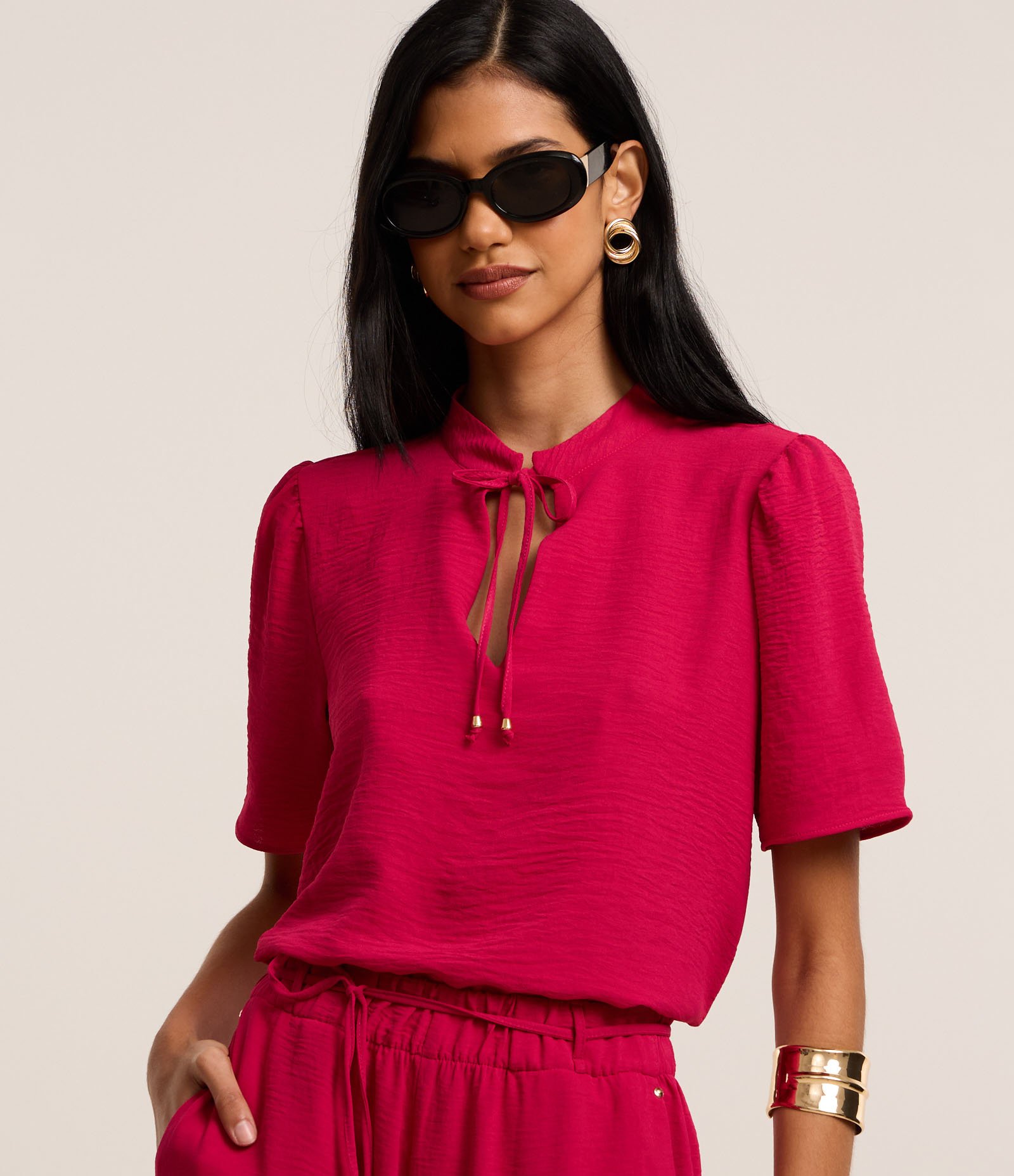 Blusa em Crepe com Amarração na Gola Padre Rosa Cereja 1