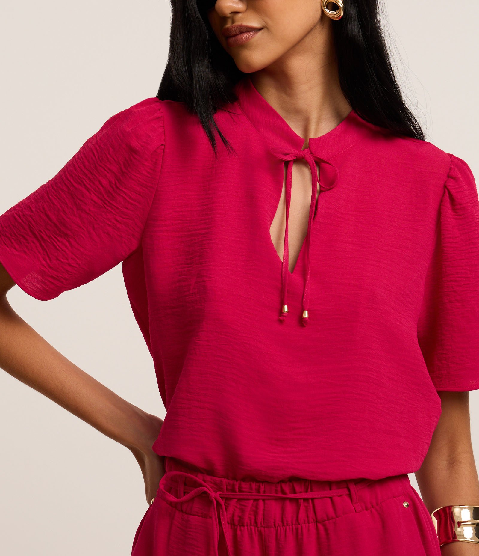 Blusa em Crepe com Amarração na Gola Padre Rosa Cereja 3