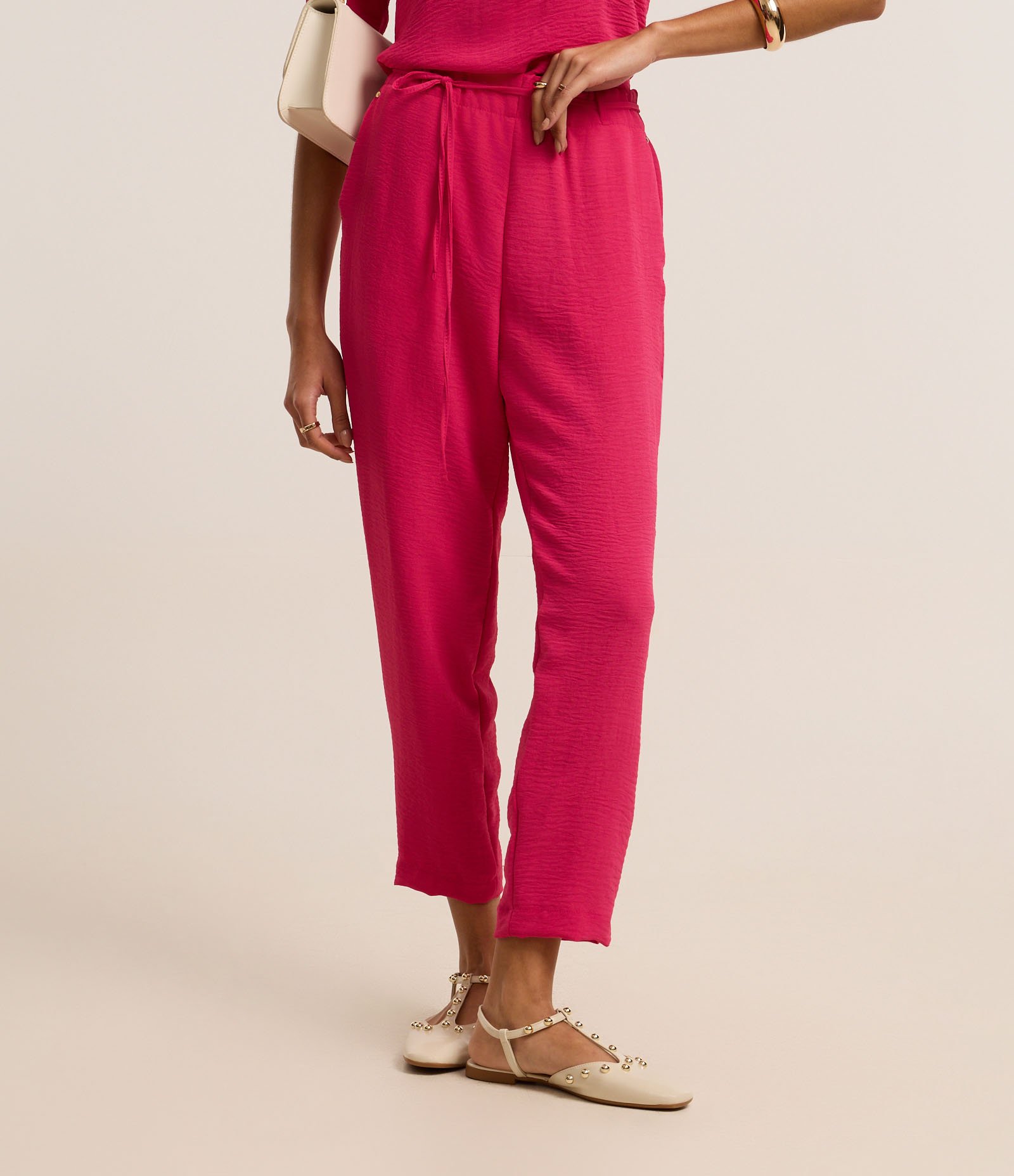 Calça Cenoura com Cintura Alta e Amarração Rosa Pink 3