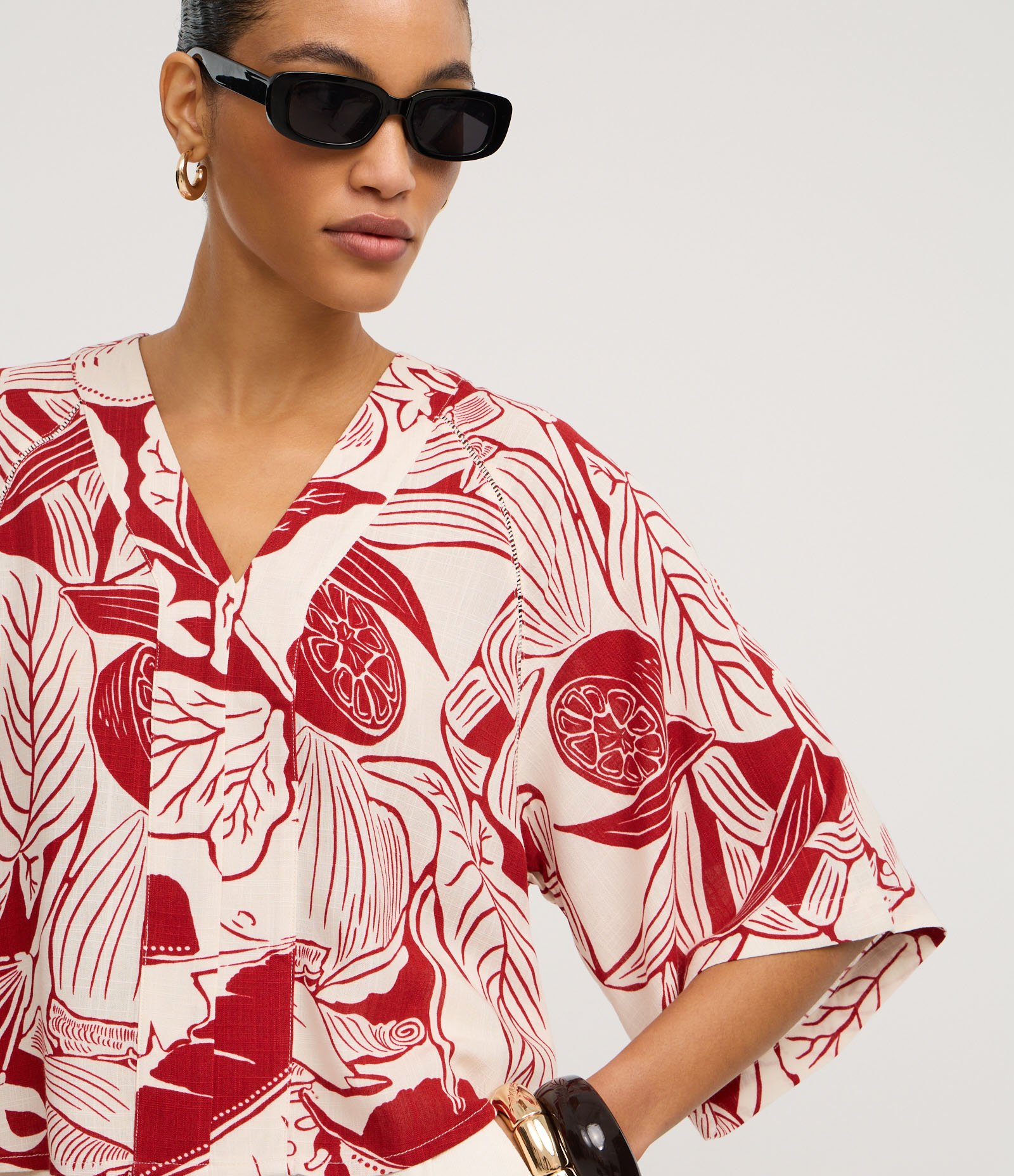 Blusa em Viscose com Estampa Folhagens e Limões Vermelho 3