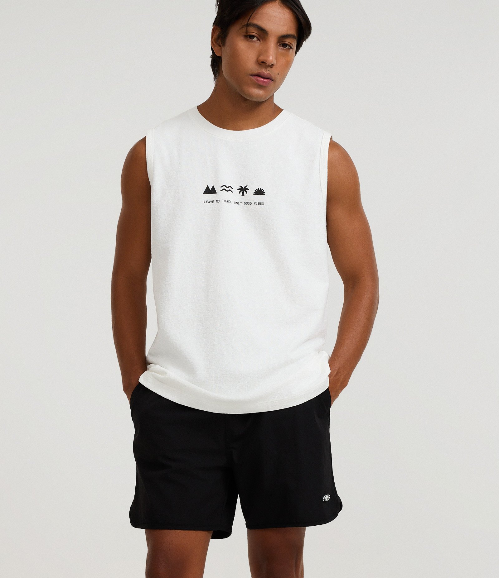 Bermuda Tecnológica Lisa com Barra Arredondada Preto 3