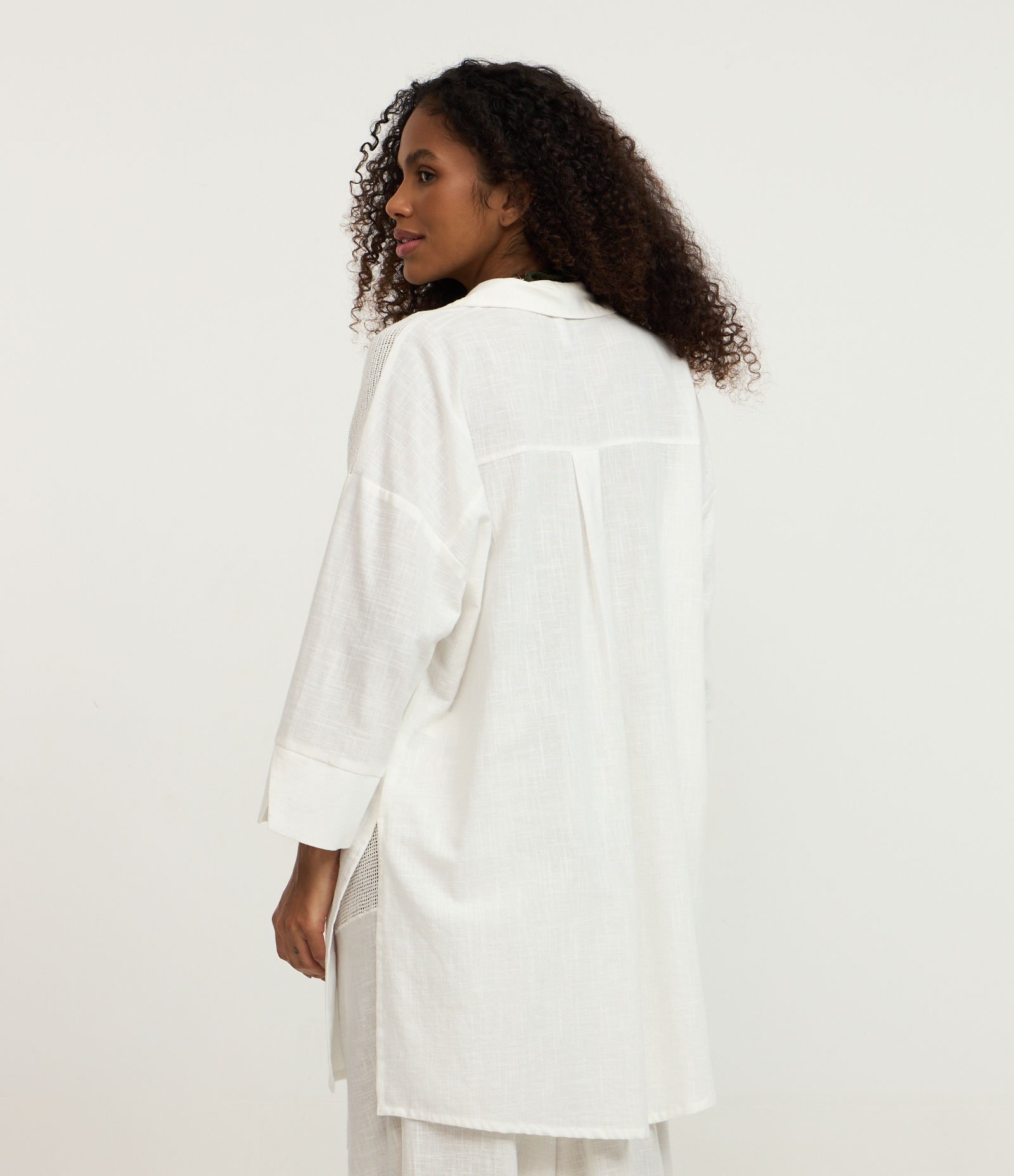 Saída de Praia Chemise em Algodão Texturizada e Bordada Branco 4