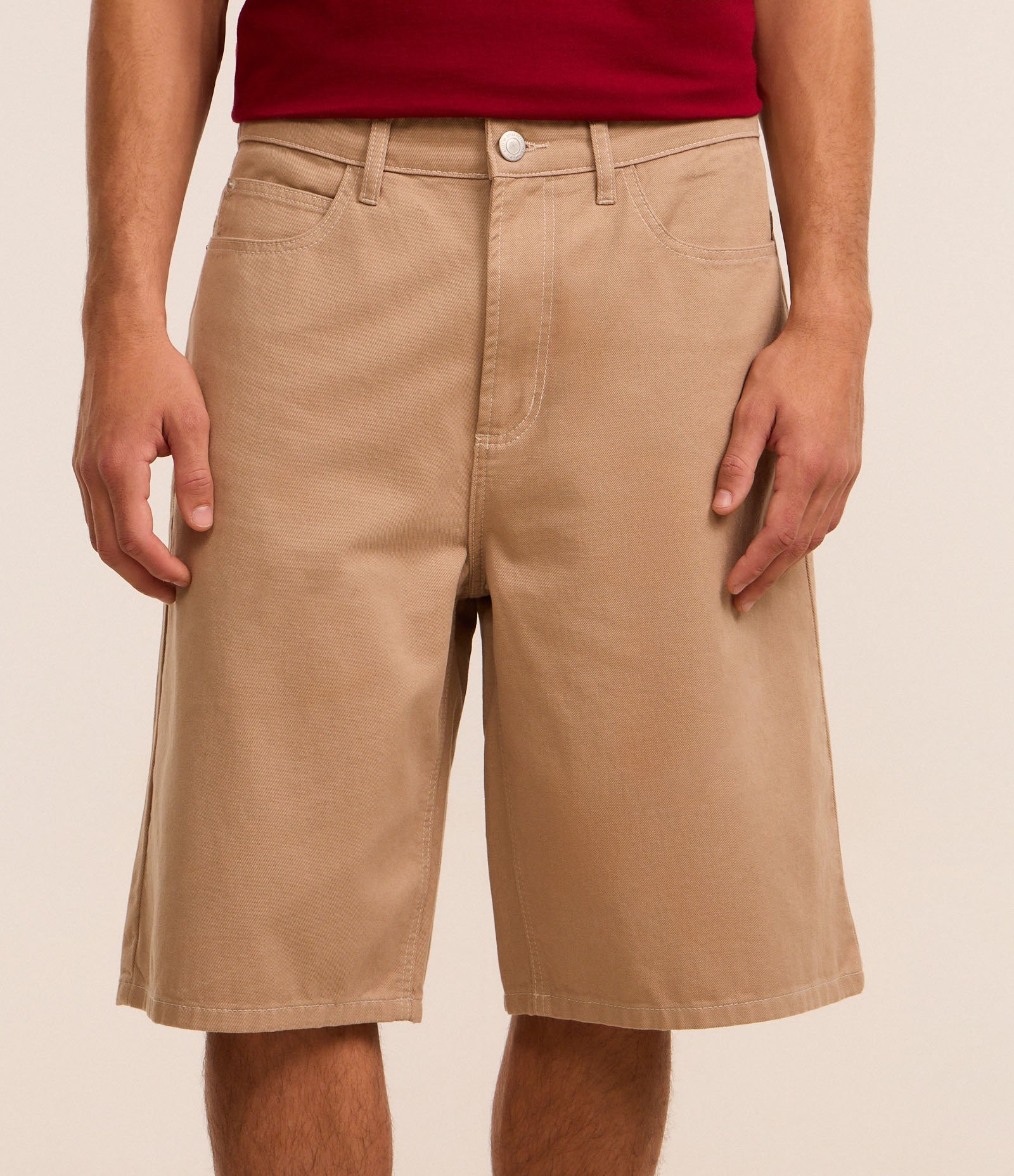 Bermuda Baggy Relaxed em Sarja com Pespontos Contrastantes Marrom 2