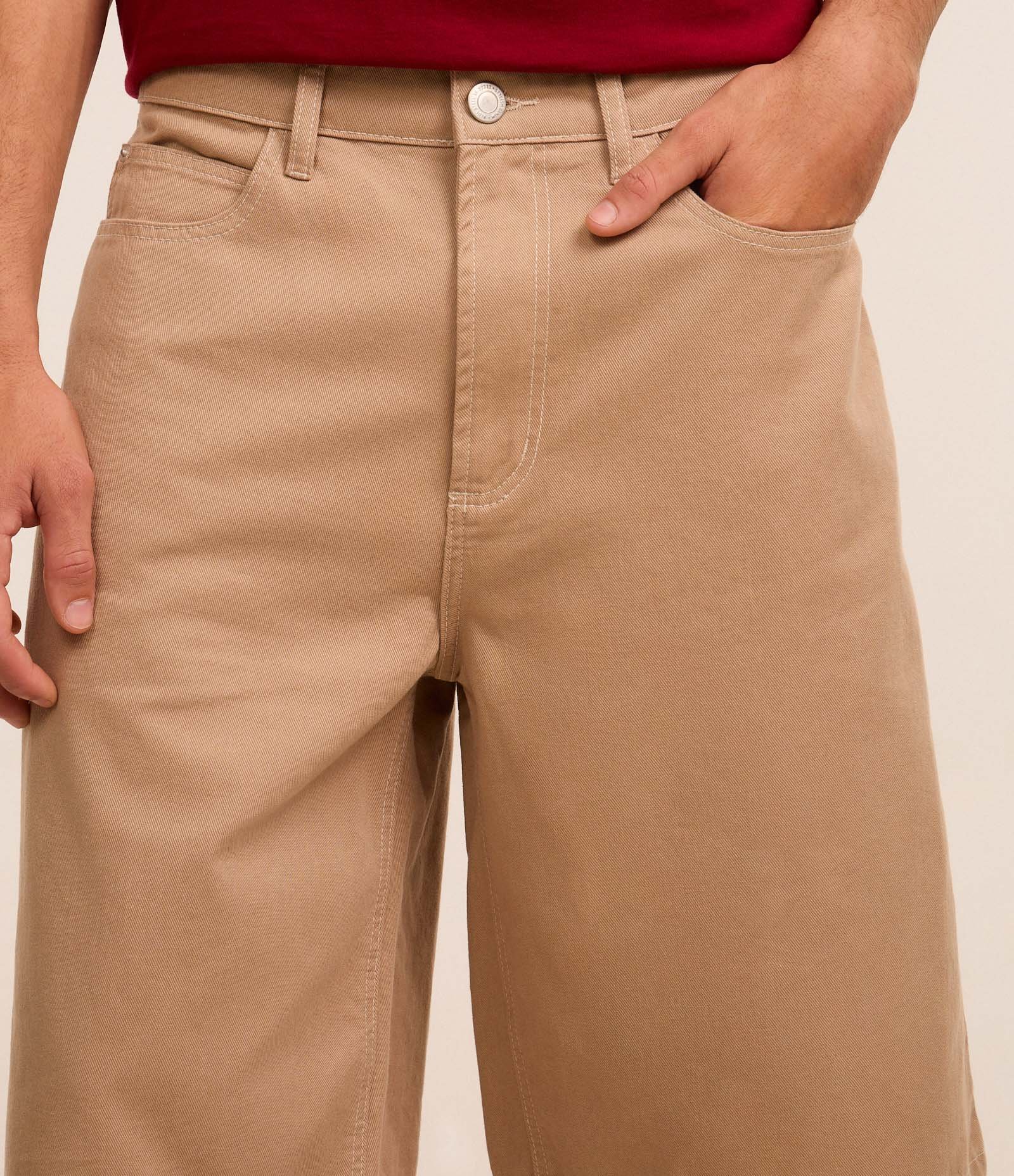 Bermuda Baggy Relaxed em Sarja com Pespontos Contrastantes Marrom 3