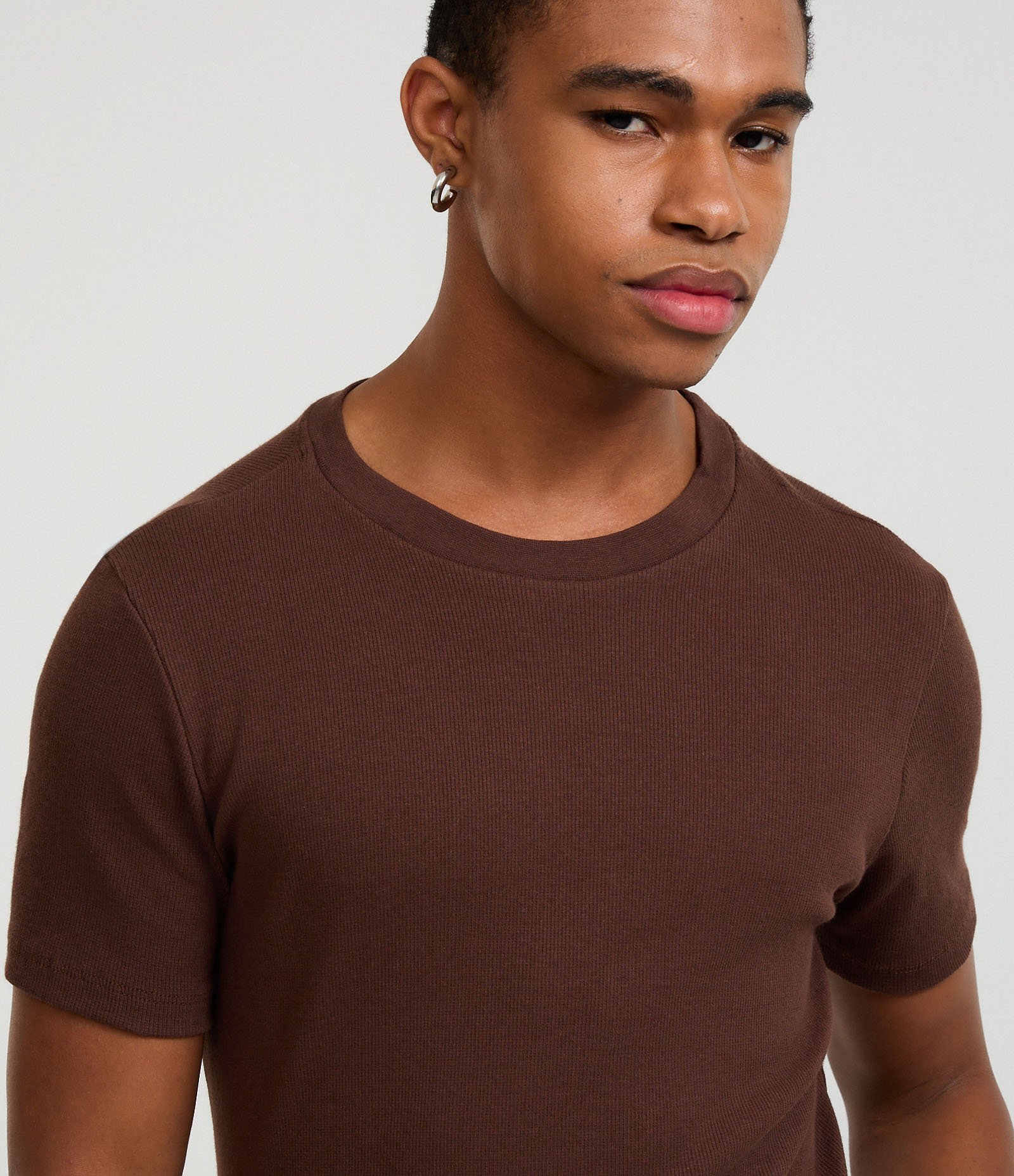 Camiseta Muscle em Ribana Texturizada Marrom 3