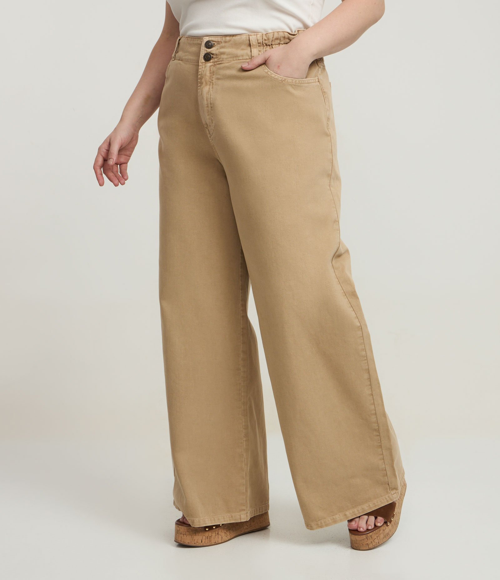 Calça Wide Leg em Sarja com Cós Clochard Curve & Plus Size Bege 2