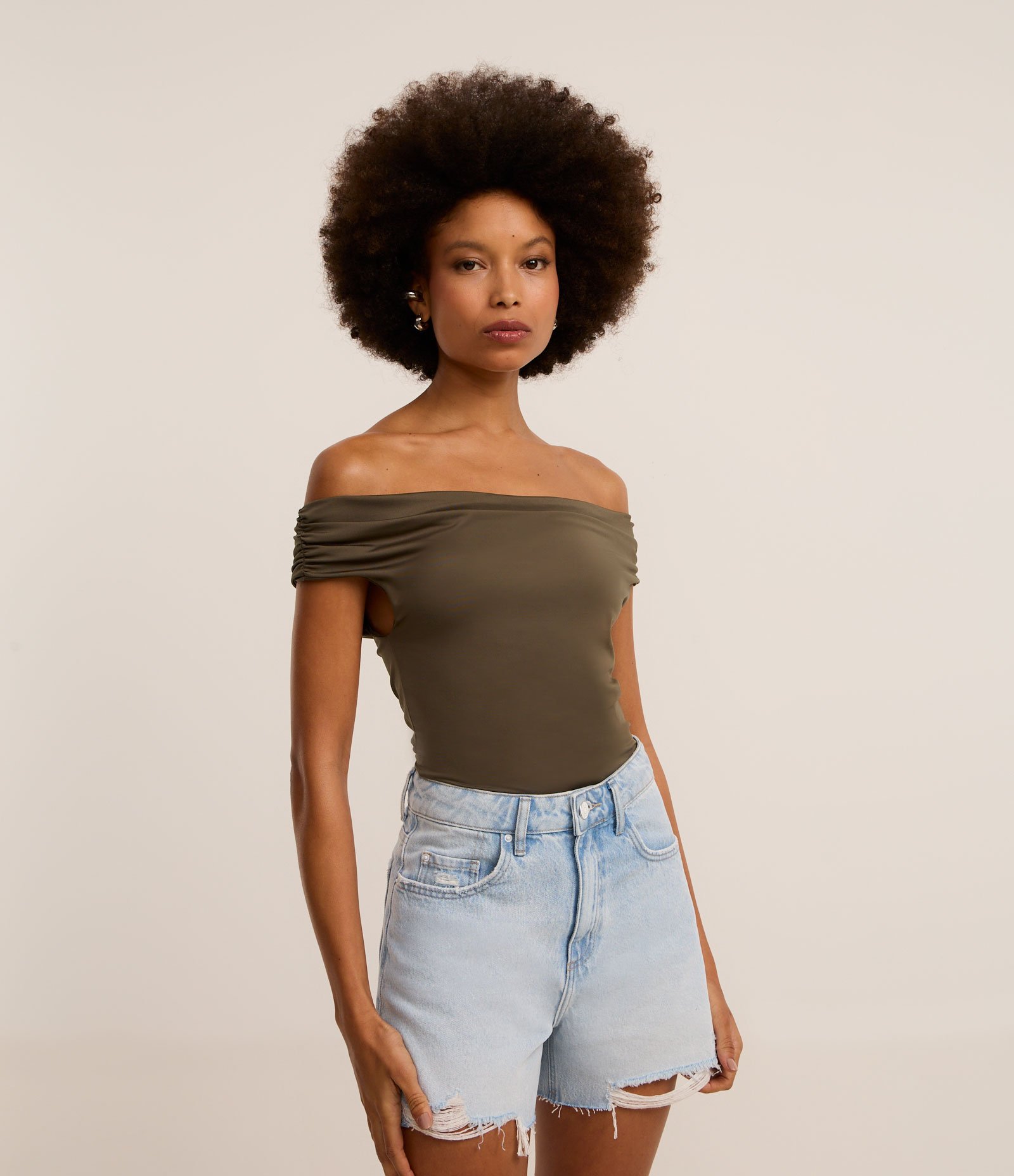 Blusa em Helanca com Decote Ombro a Ombro Verde 2