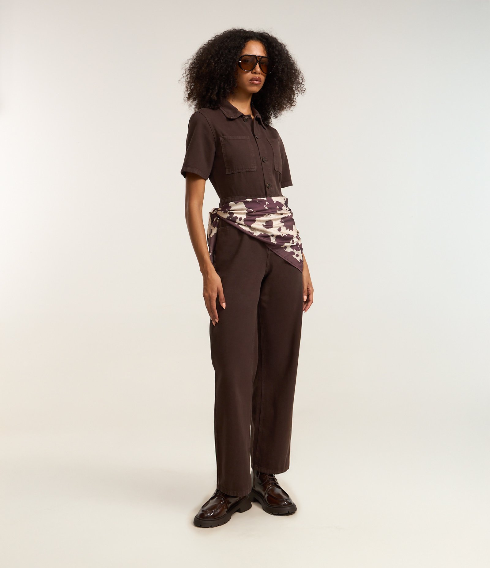 Macacão Longo em Sarja com Vista de Botões e Bolsos Marrom 1