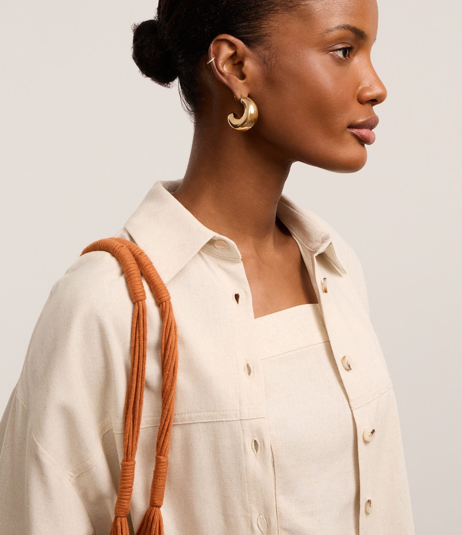 Camisa Alongada em Viscolinho com Recortes Bege 3