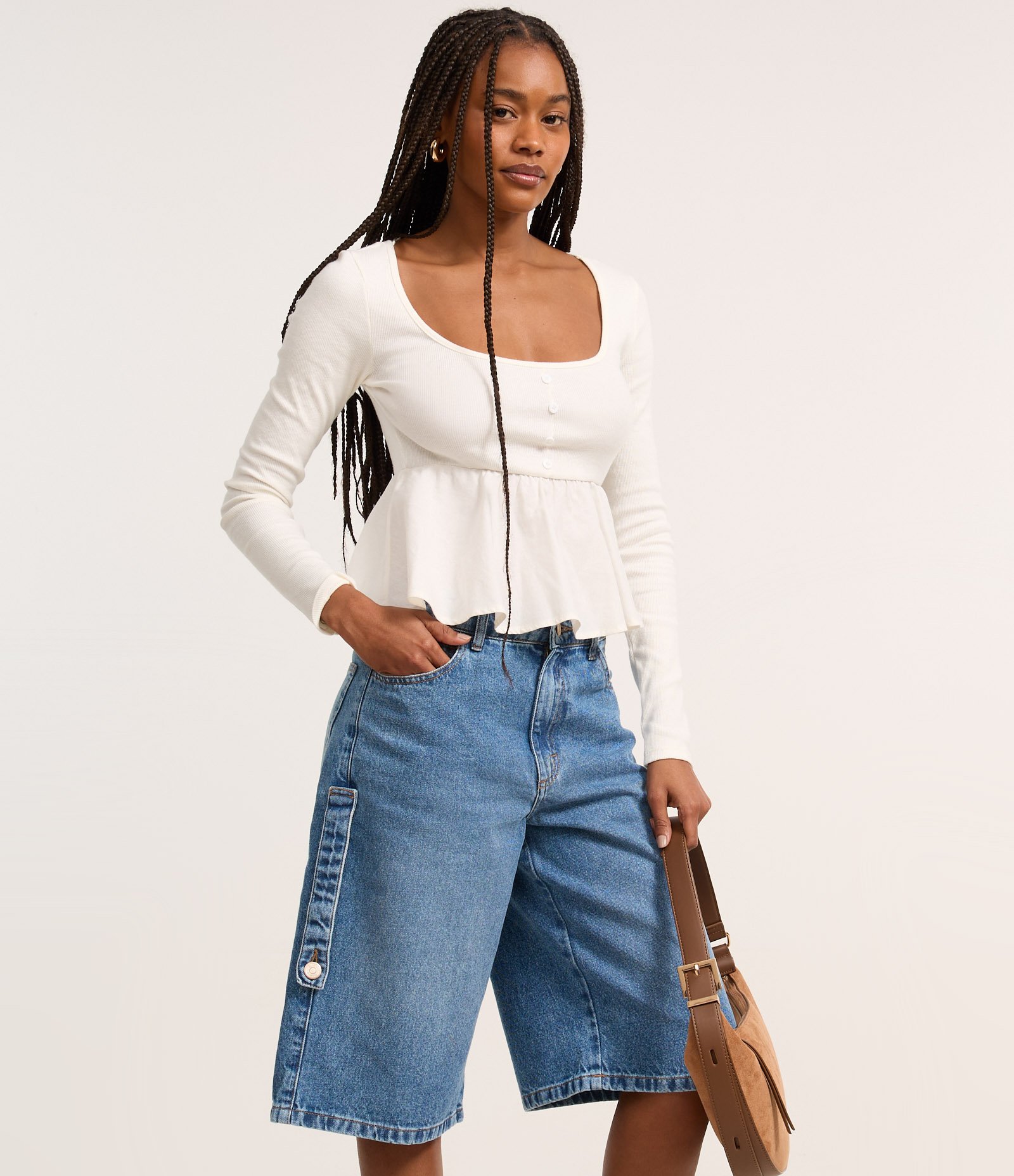 Bermuda Longa em Jeans com Cintura Baixa Azul 2