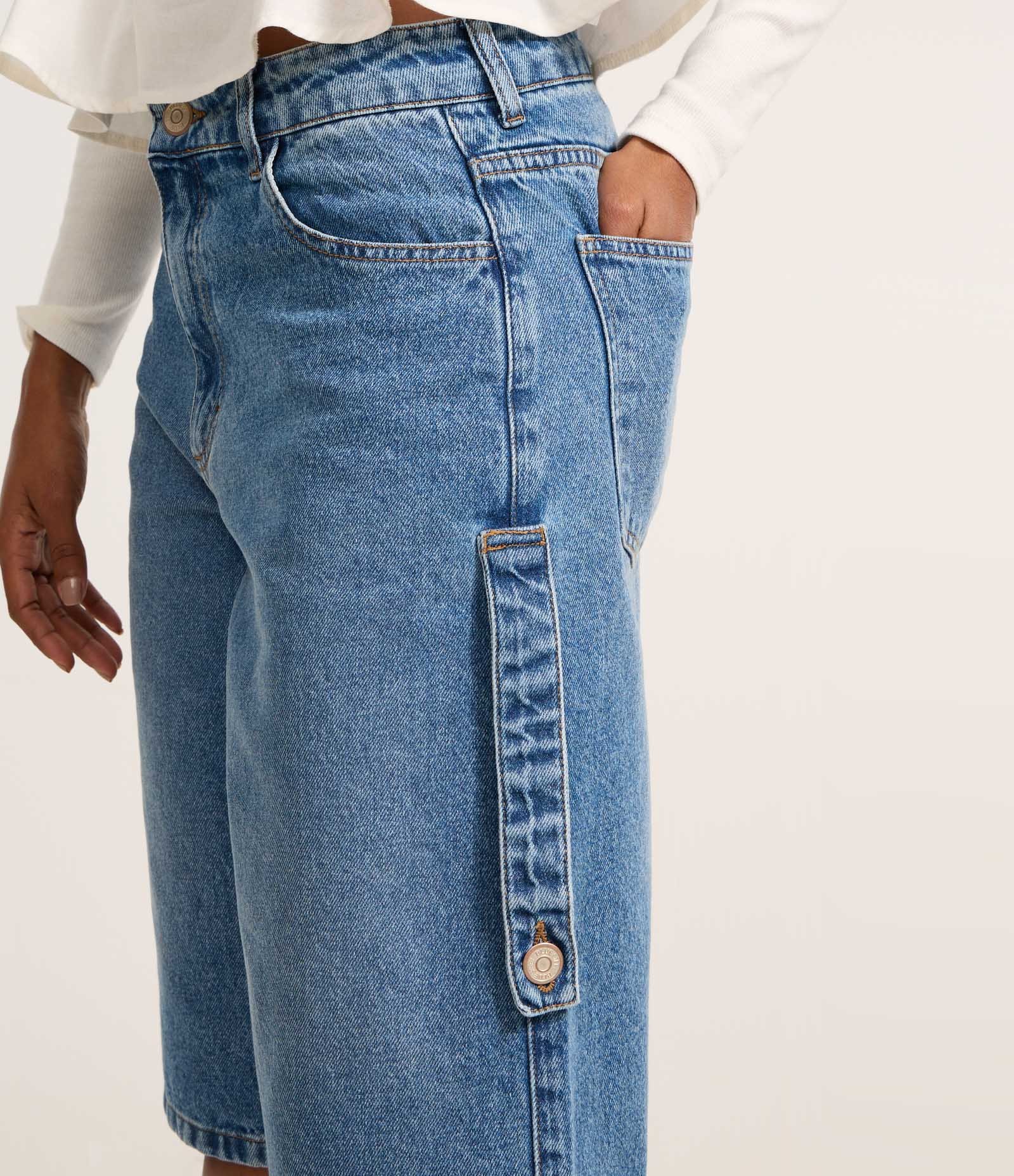 Bermuda Longa em Jeans com Cintura Baixa Azul 4