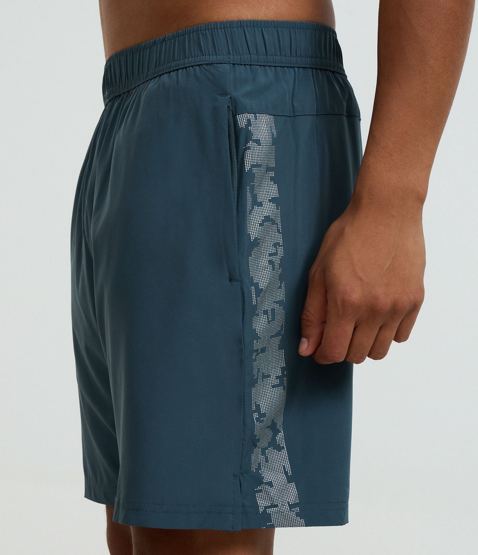 Bermuda Tecnológica com Estampa Refletiva Lateral Azul 4