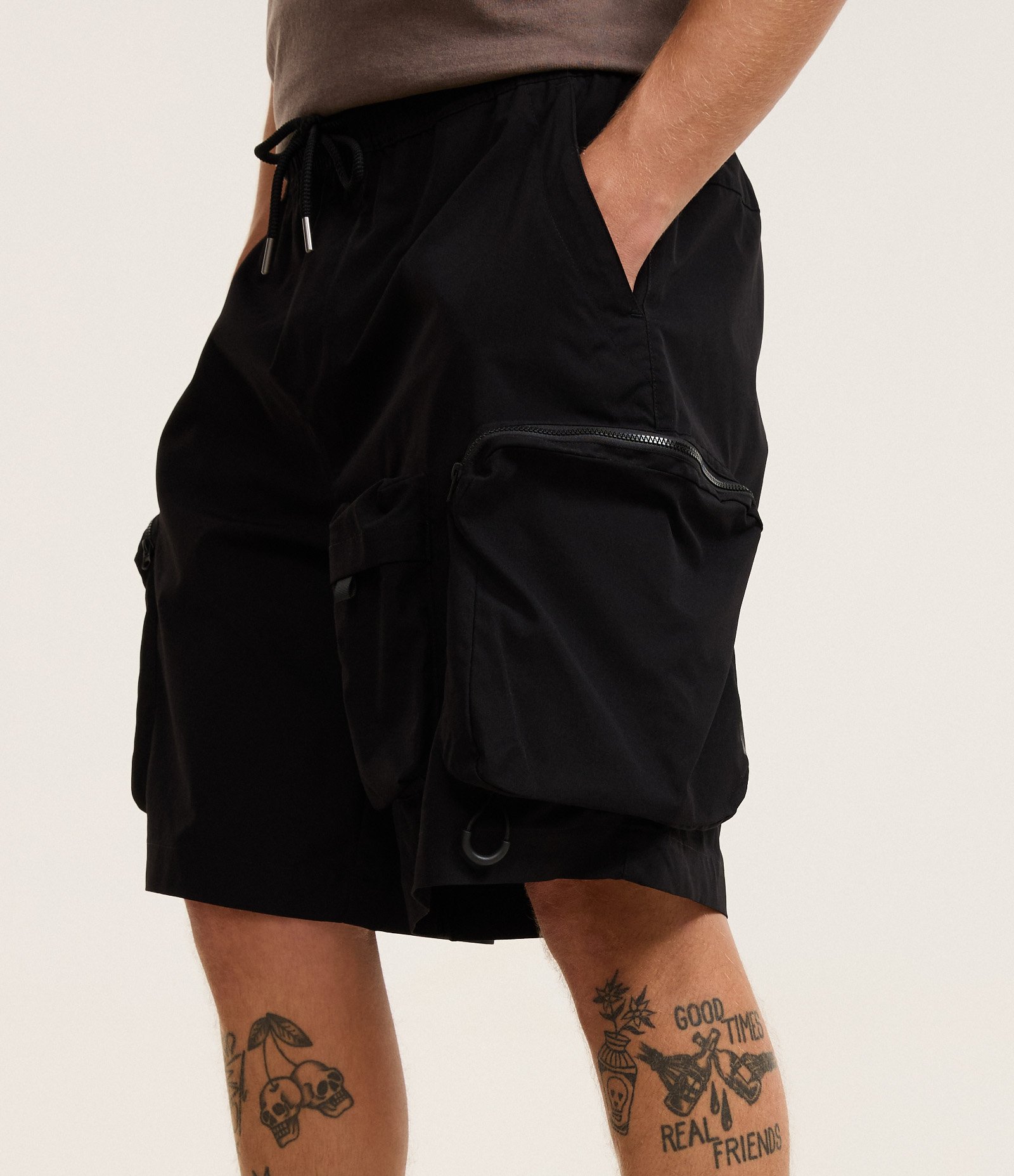 Bermuda Baggy Cropped com Bolsos Preto 3