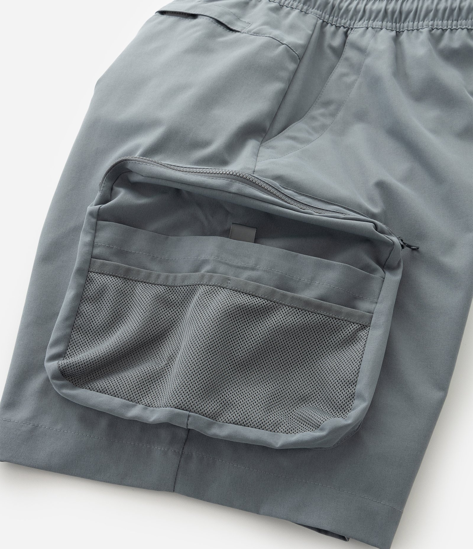 Bermuda Baggy Cropped com Bolsos Cinza Sage 9