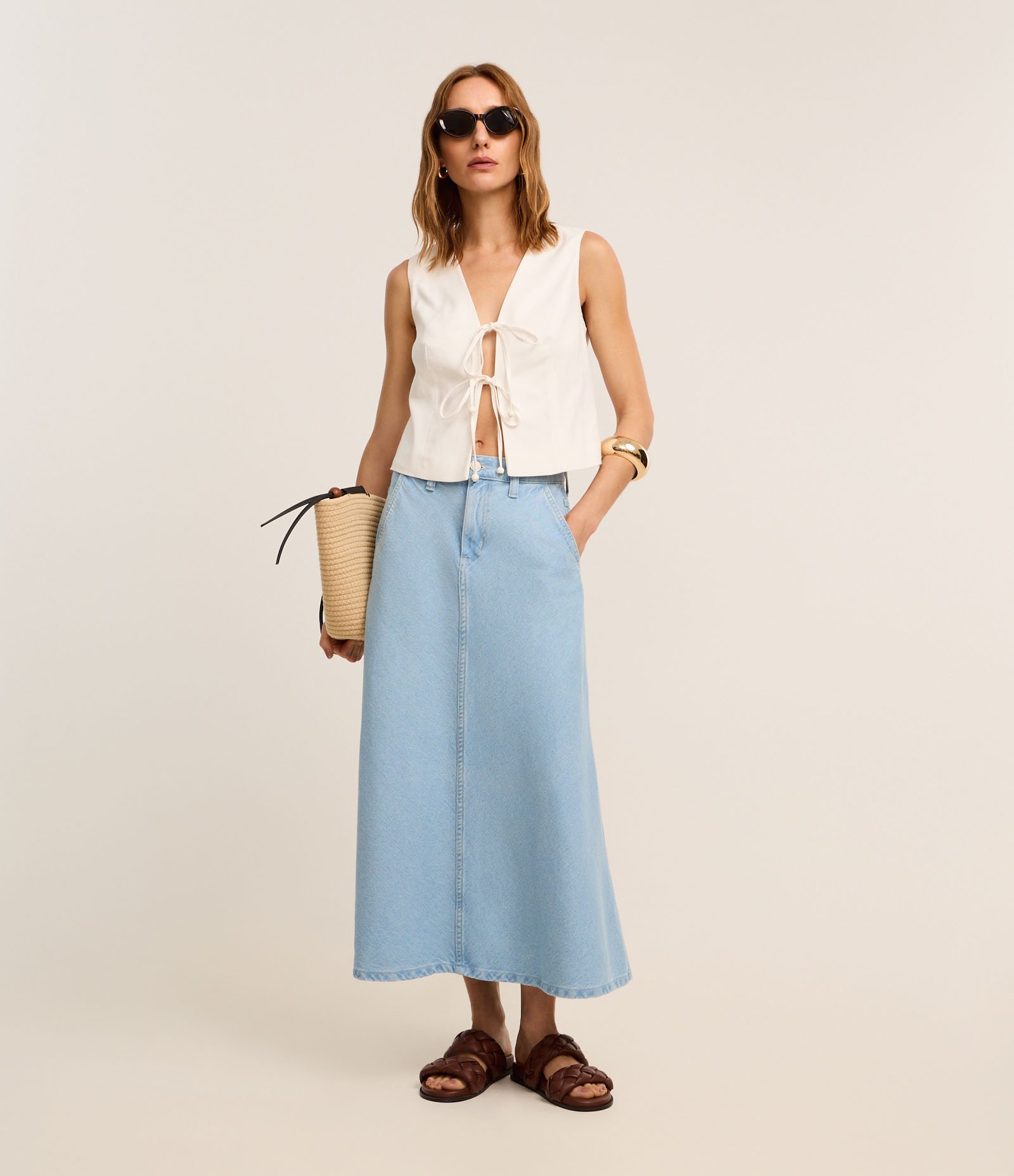 Saia Midi Evasê em Jeans com Recorte no Viés Azul Claro 1