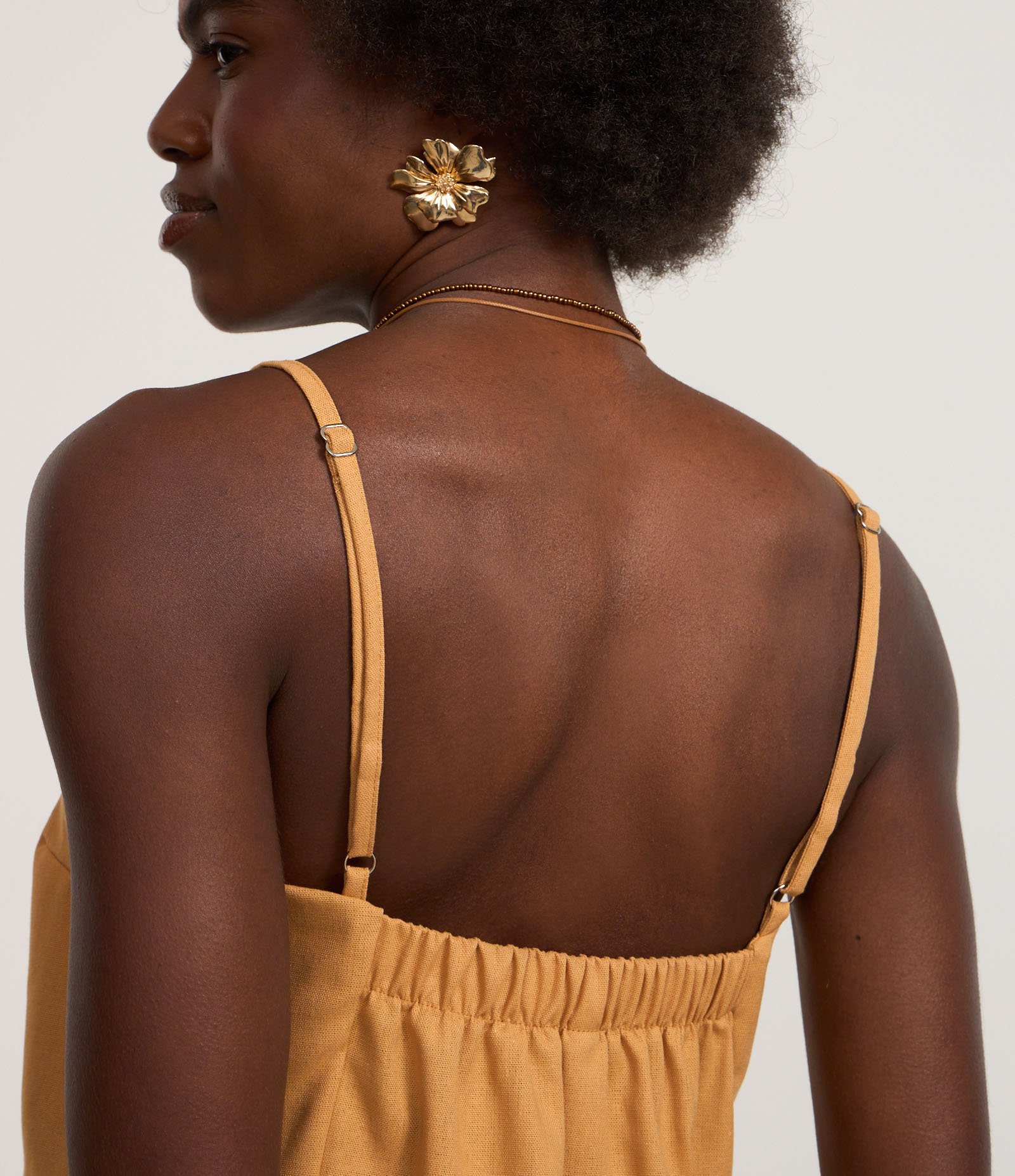 Vestido Curto em Viscose com Bordado Lateral de Tucano Amarelo 4