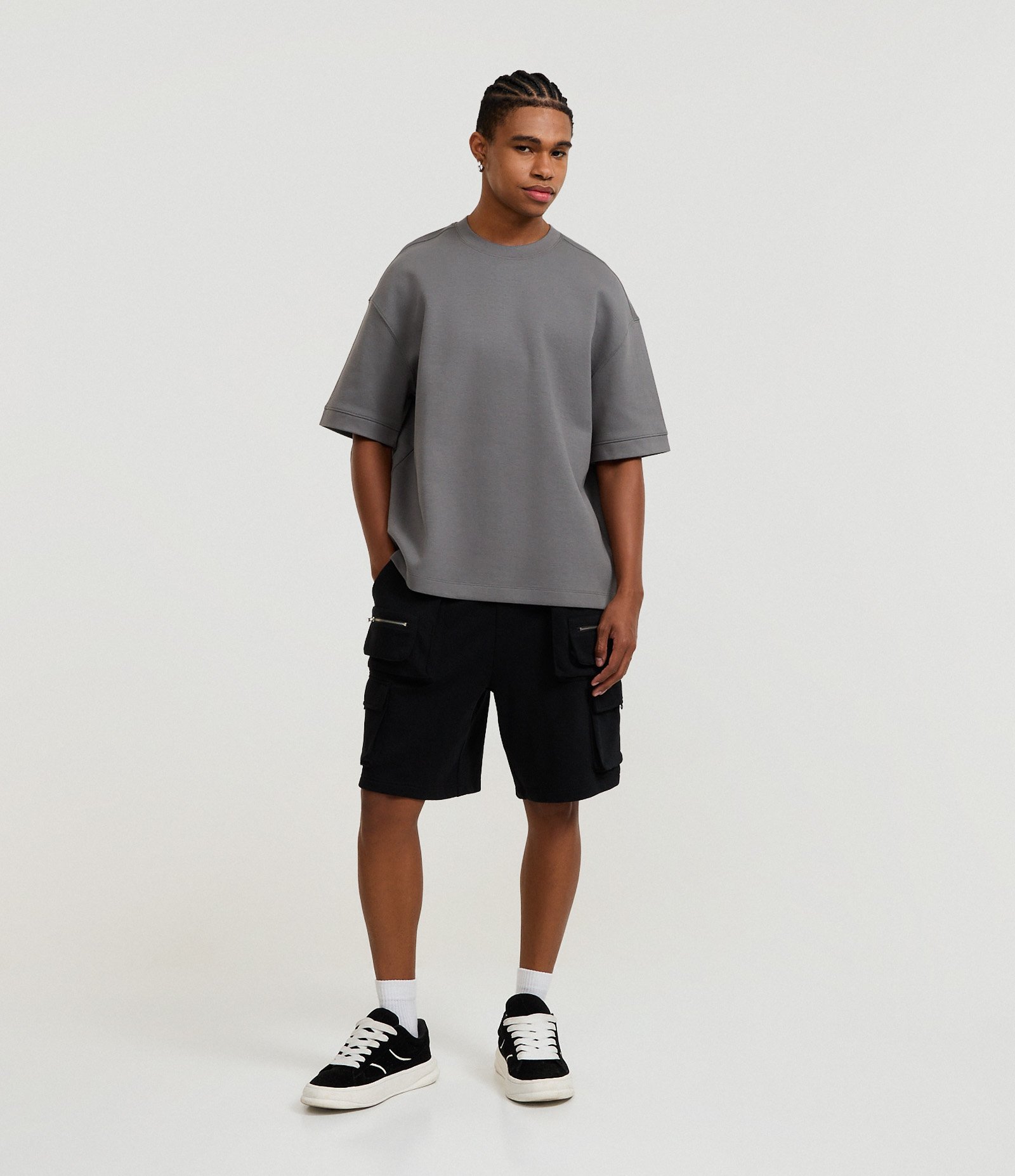 Bermuda em Moletom com Bolsos Cargo Preto 1