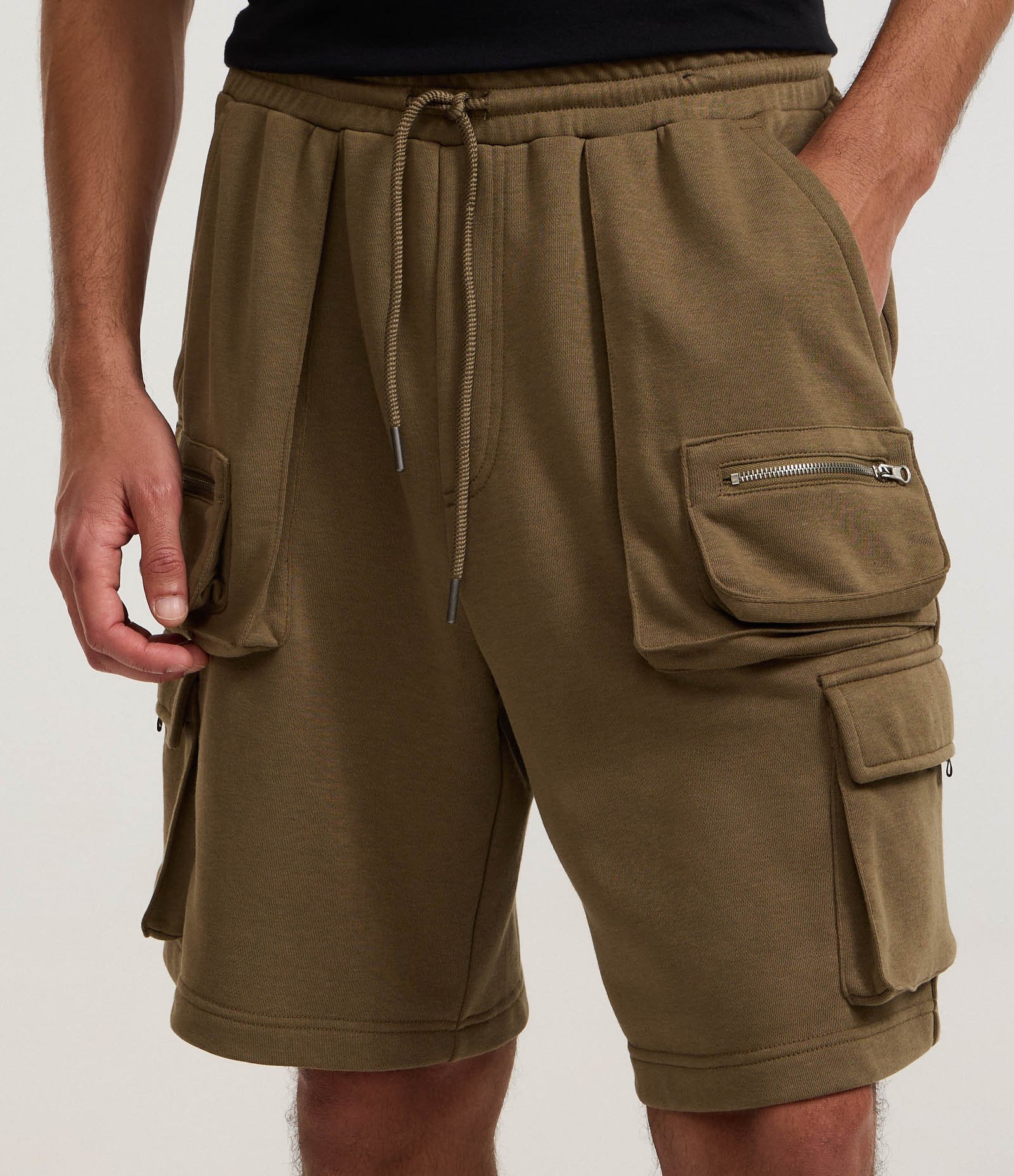 Bermuda em Moletom com Bolsos Cargo Marrom 2