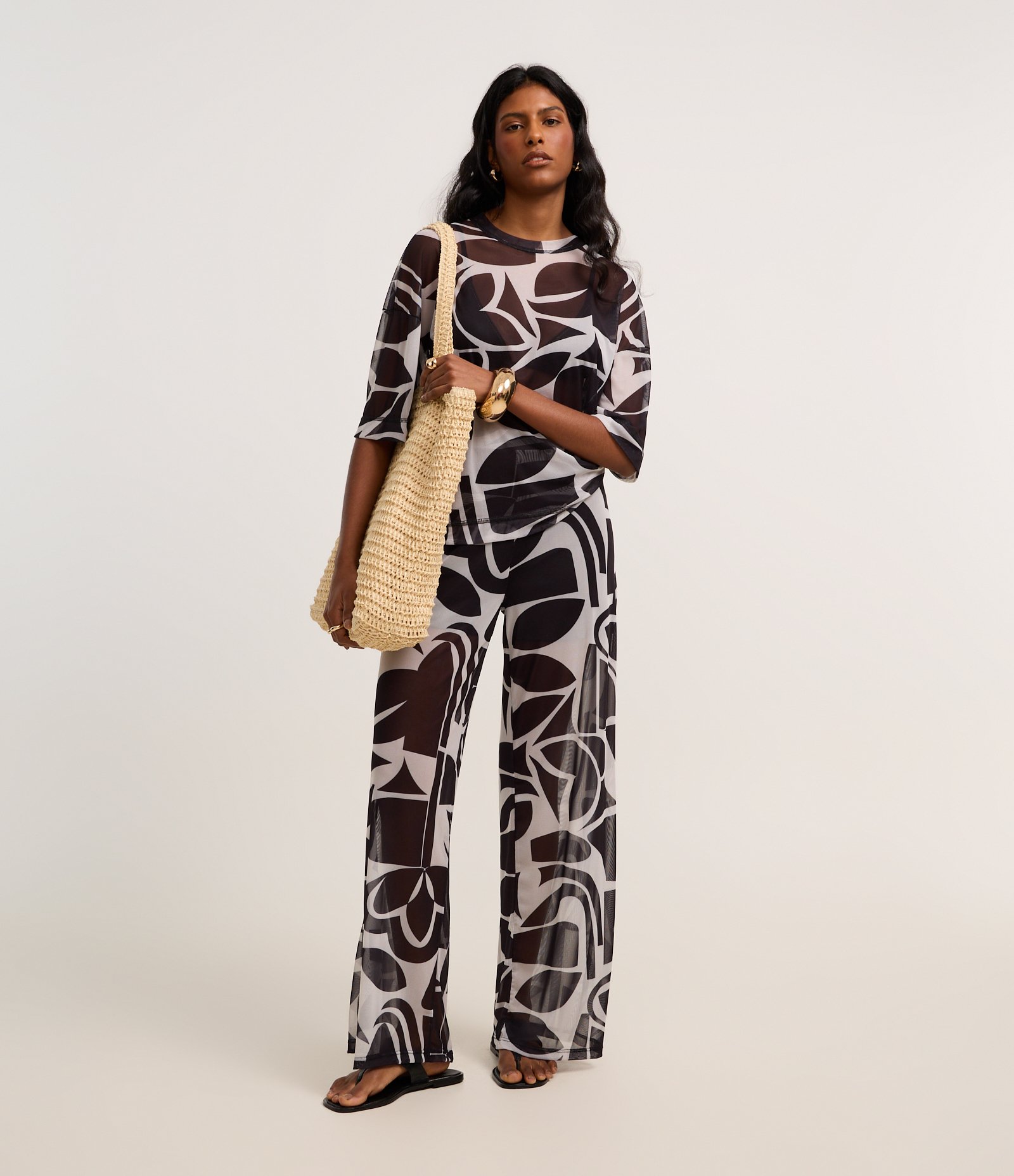 Calça Reta em Tule com Estampa Abstrata Preto/Branco 1