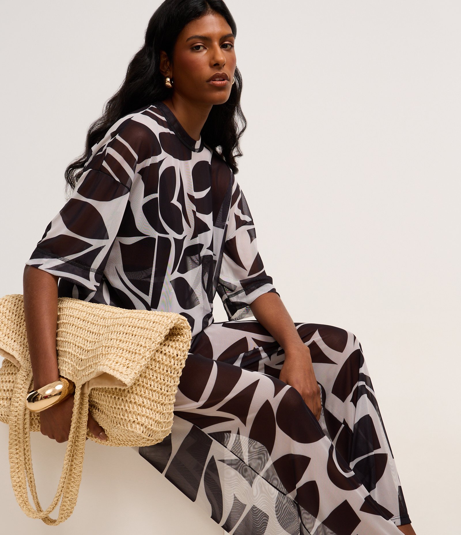 Calça Reta em Tule com Estampa Abstrata Preto/Branco 4