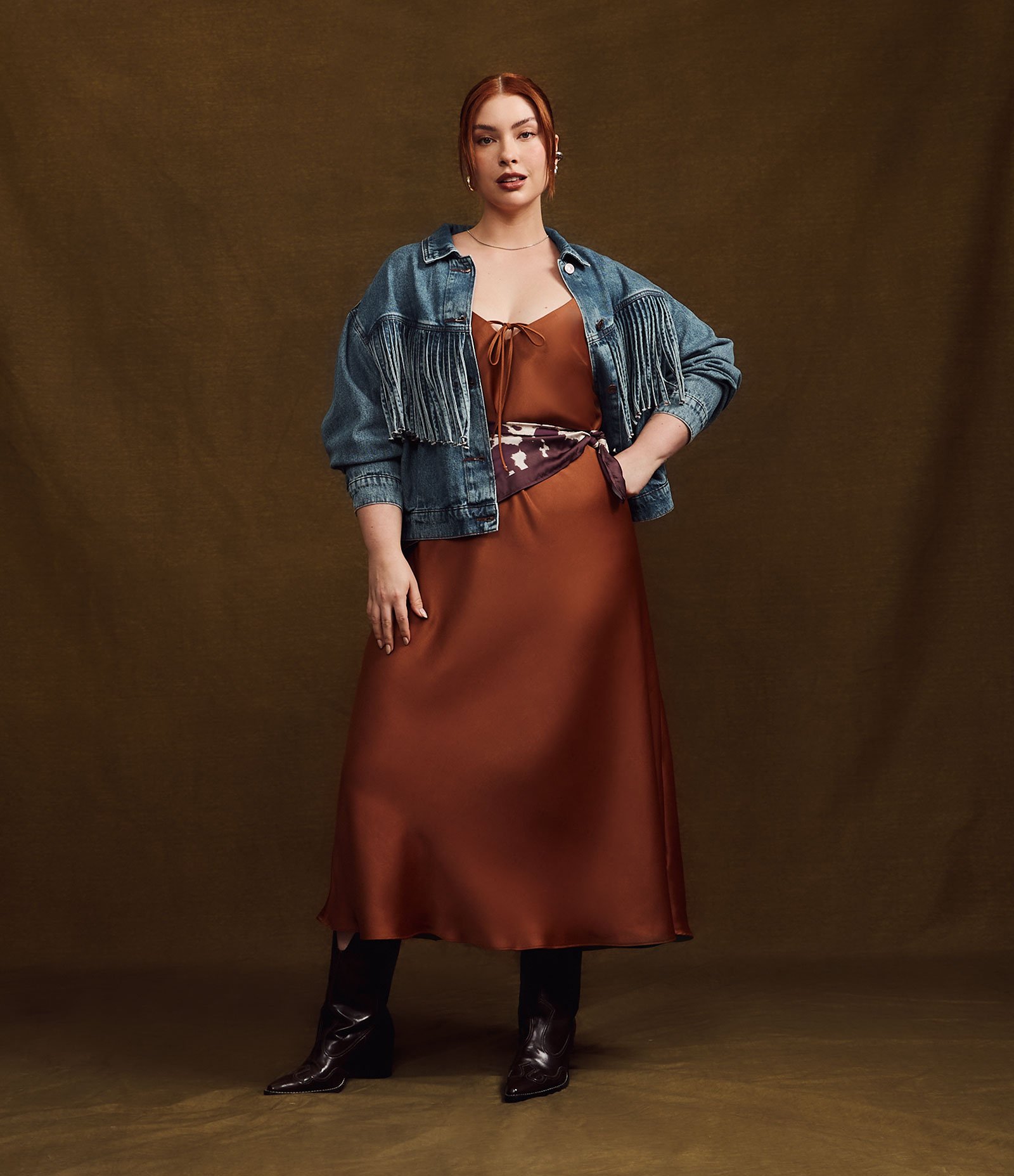 Vestido Midi em Cetim com Alça Fina Curve & Plus Size Marrom 1