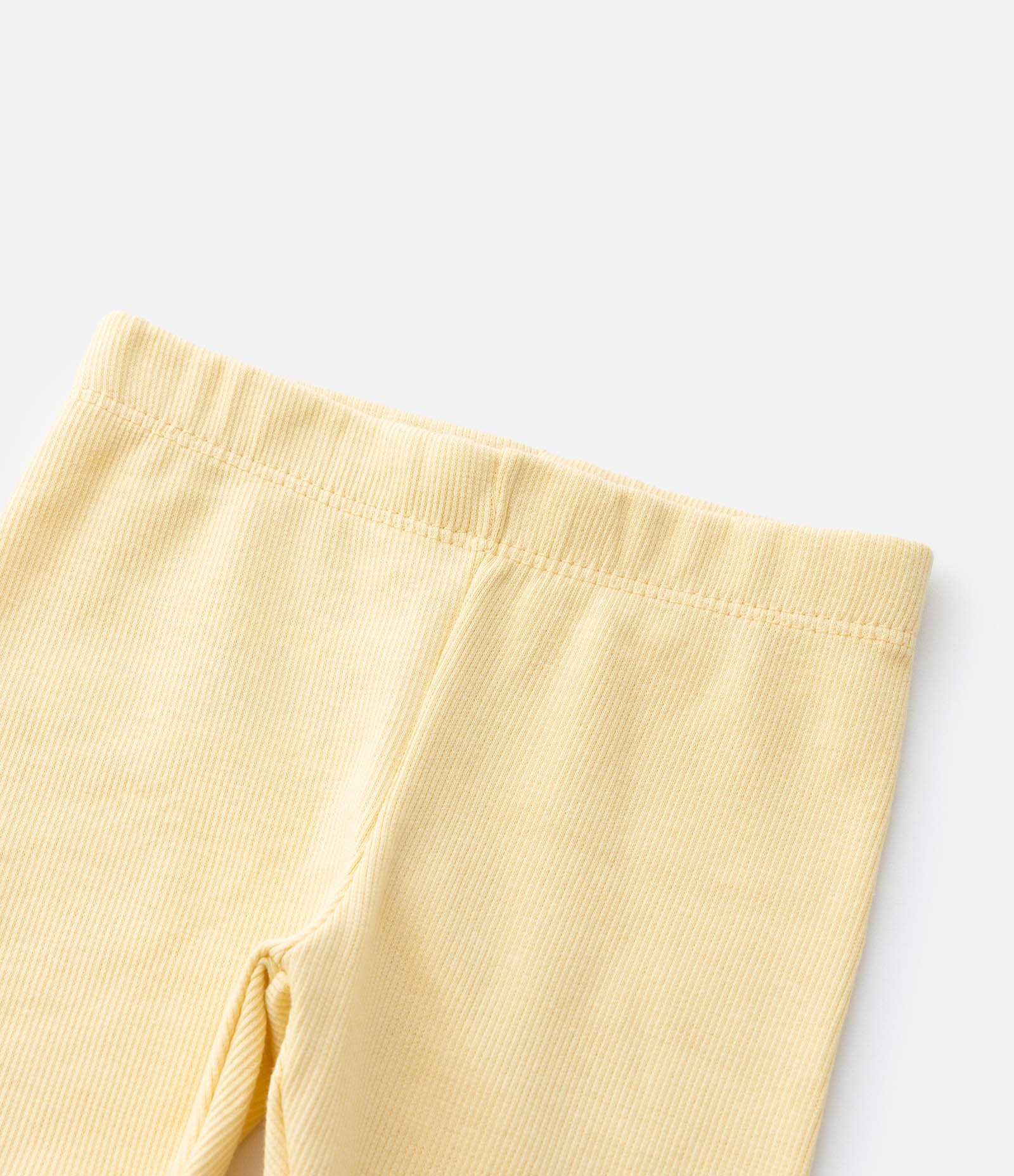 Bermuda Infantil em Ribana com Estampa Localizada de Coração - Tam 1 a 6 Anos Amarelo 5