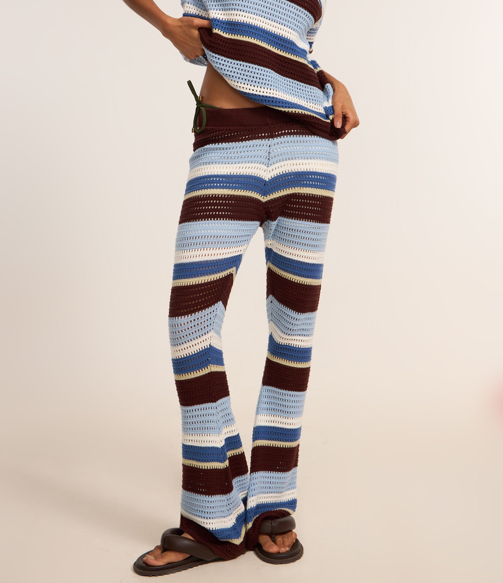 Calça Flare em Tricô com Efeito Crochê e Listras Variadas Multicores 4