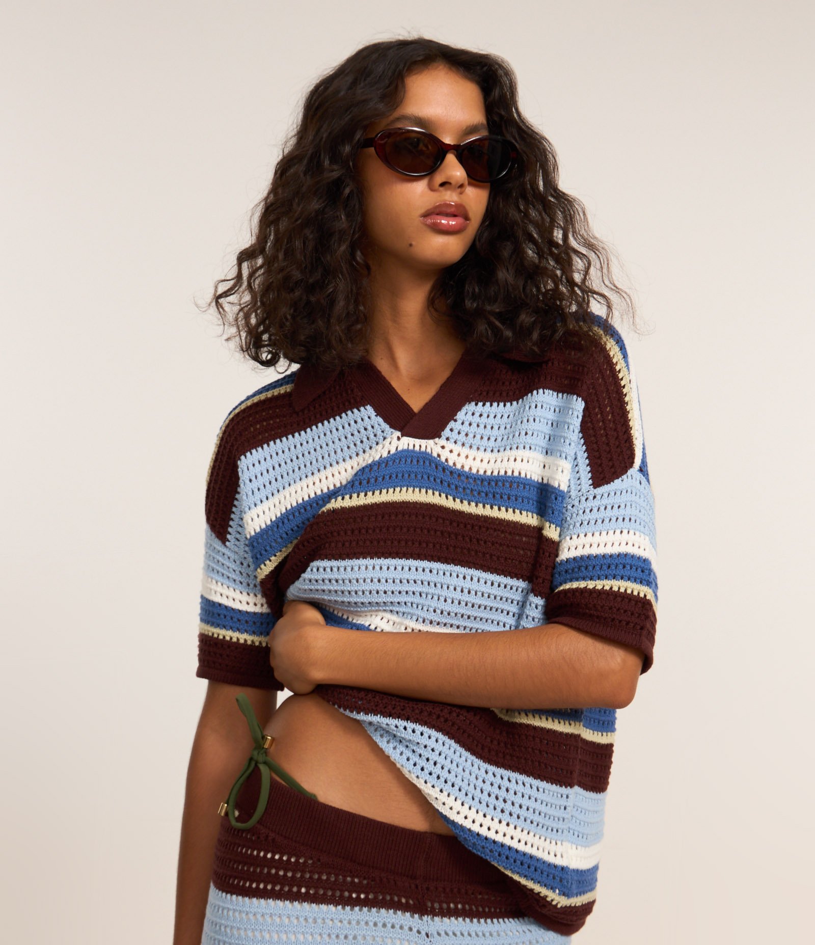 Camiseta Oversized de Tricô Listrado e Gola Polo Azul/Marrom 1