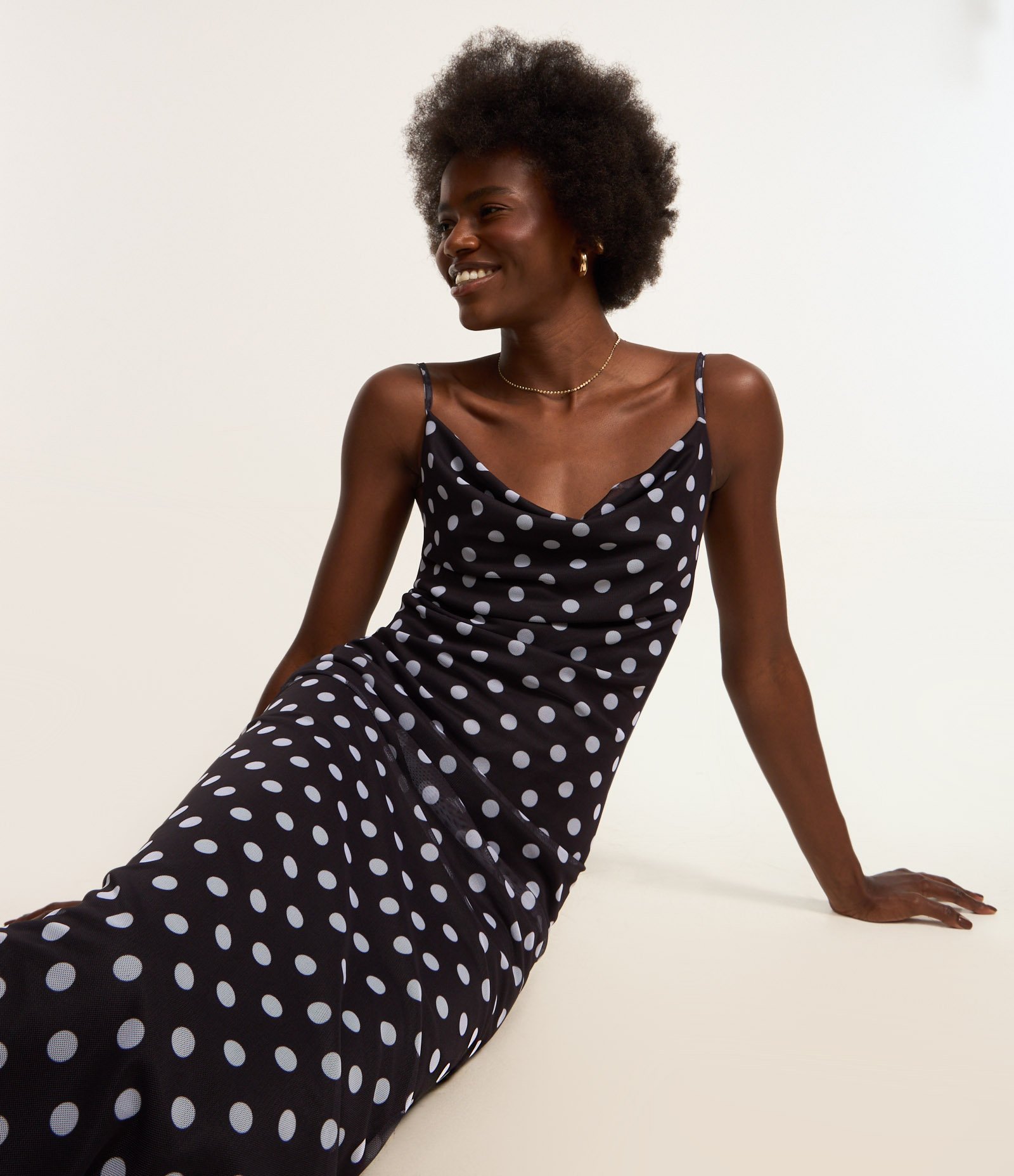 Vestido New Midi em Tule Poá com Decote Degagê Preto 1