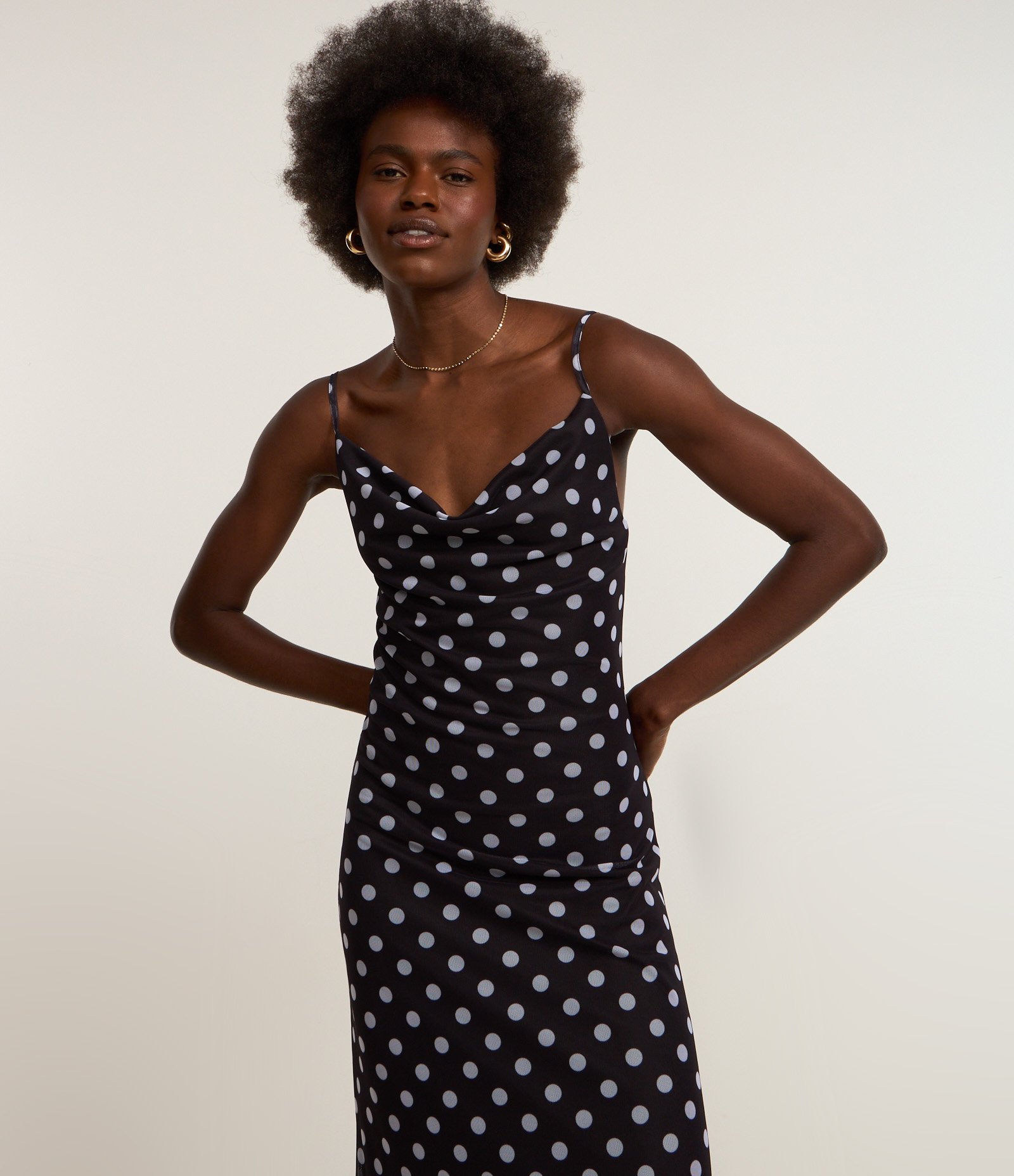 Vestido New Midi em Tule Poá com Decote Degagê Preto 3
