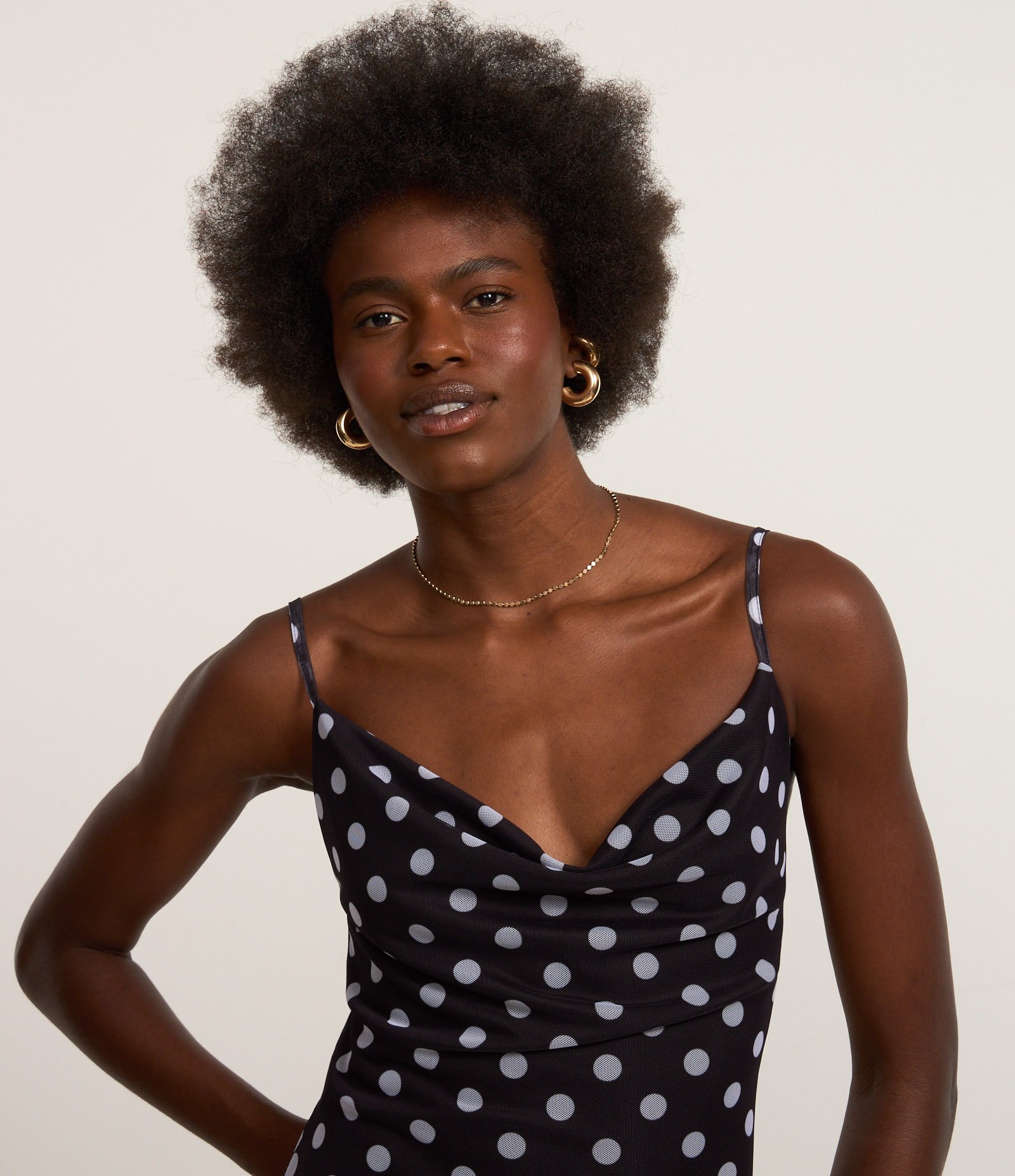 Vestido New Midi em Tule Poá com Decote Degagê Preto 4