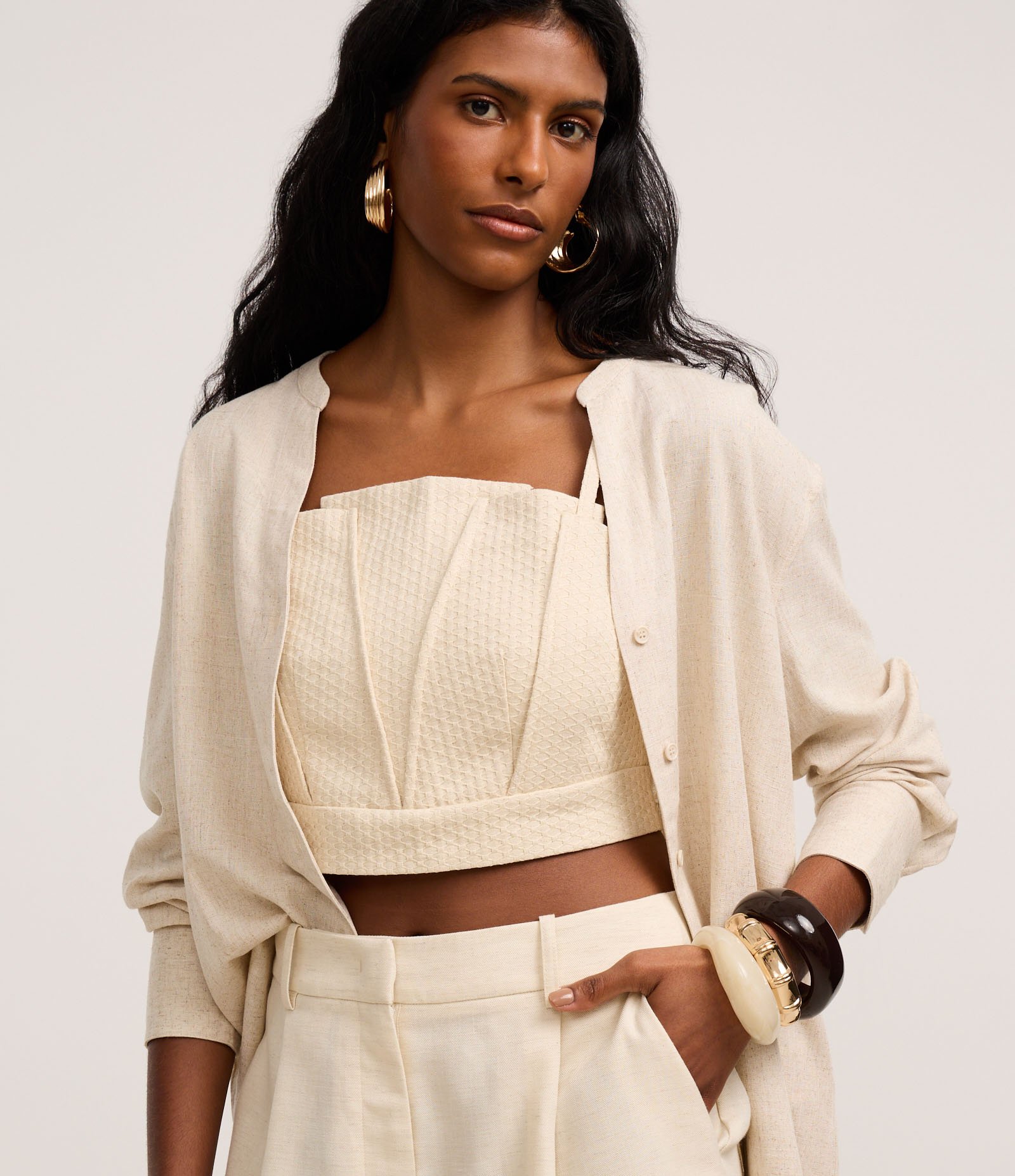 Blusa Cropped de Alça em Algodão e Linho com Textura Bege 4