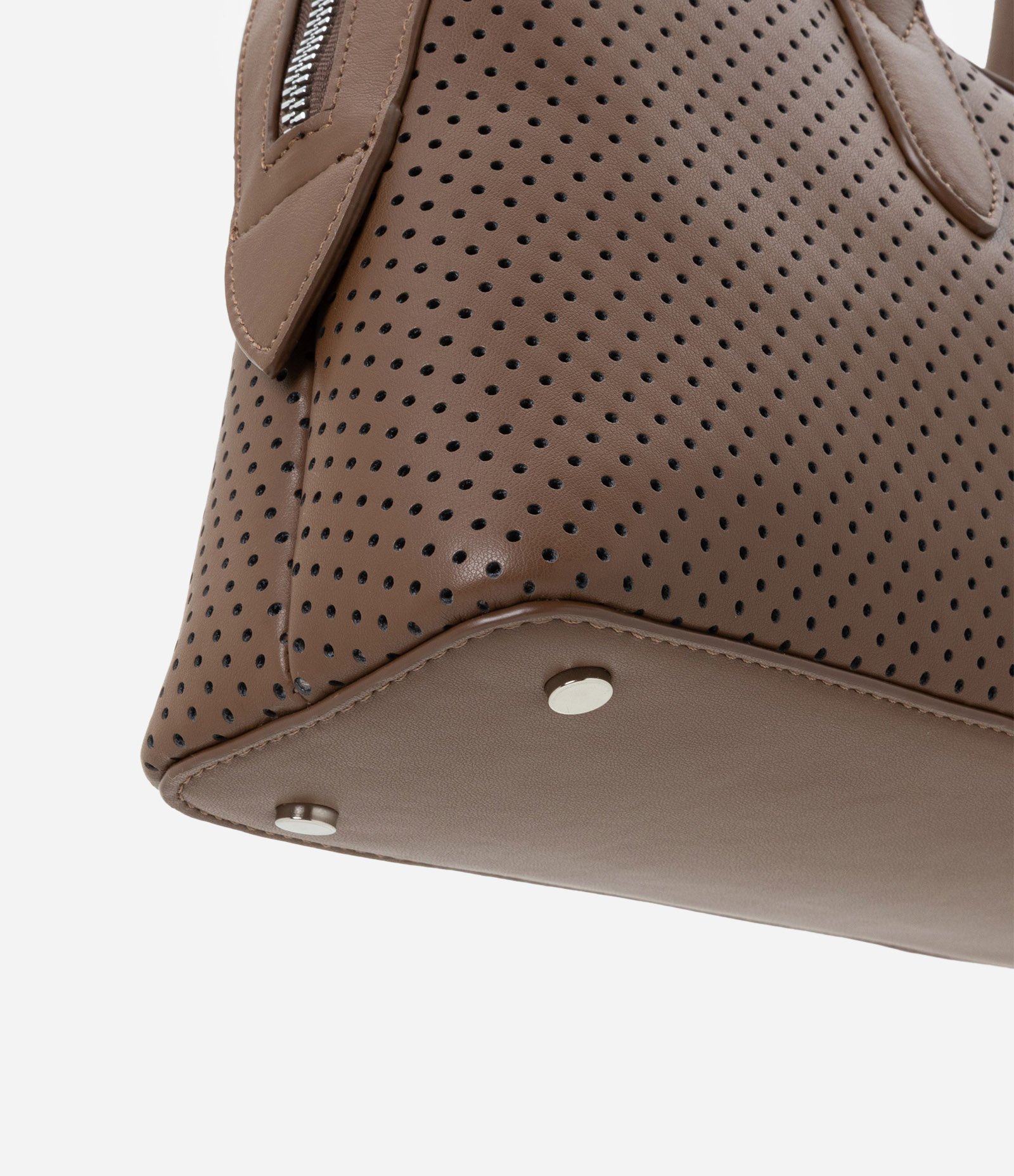 Bolsa Satchel com Textura de Furinhos e Recorte Arredondado Marrom Escuro-AC 5