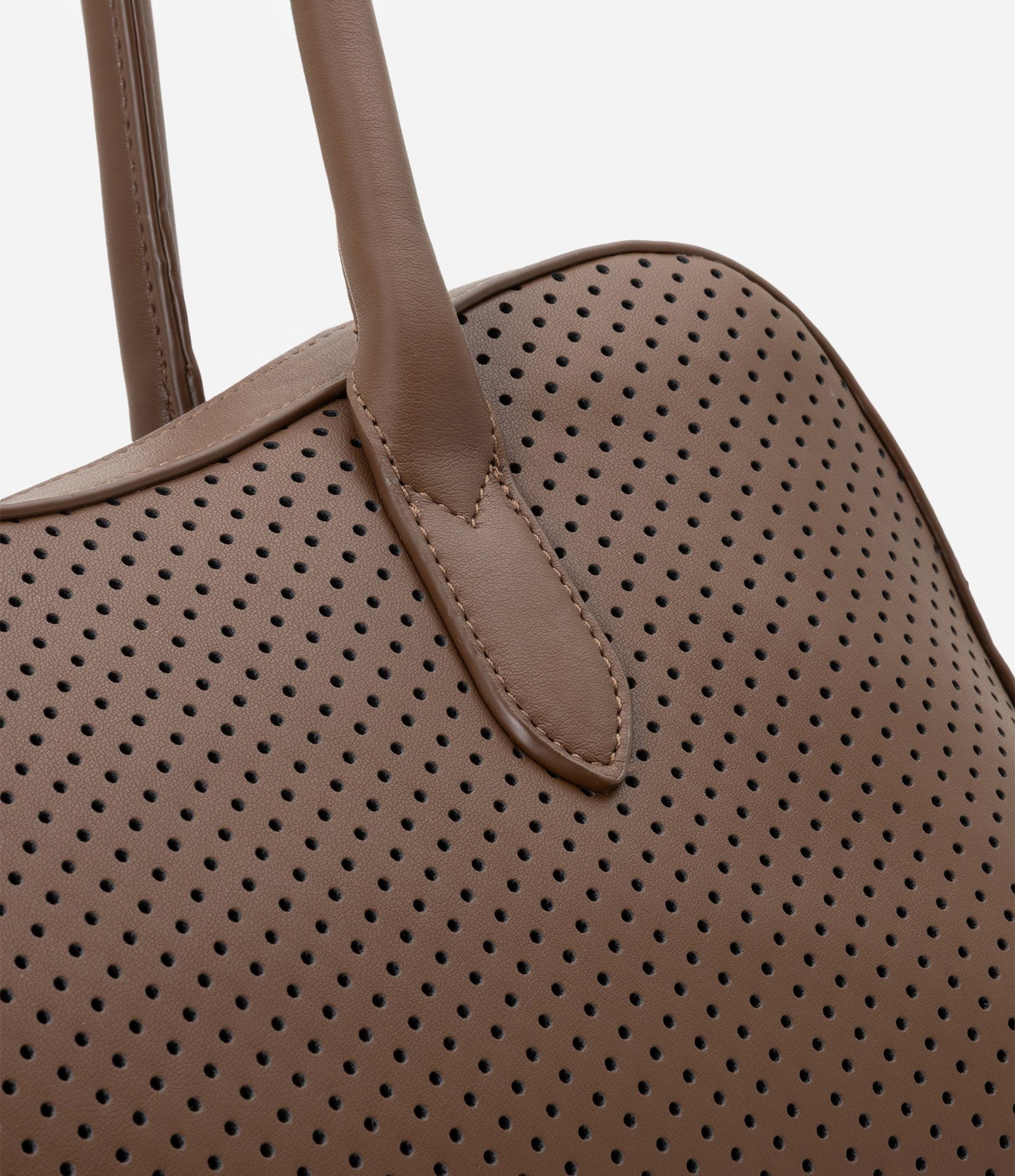 Bolsa Satchel com Textura de Furinhos e Recorte Arredondado Marrom Escuro-AC 6