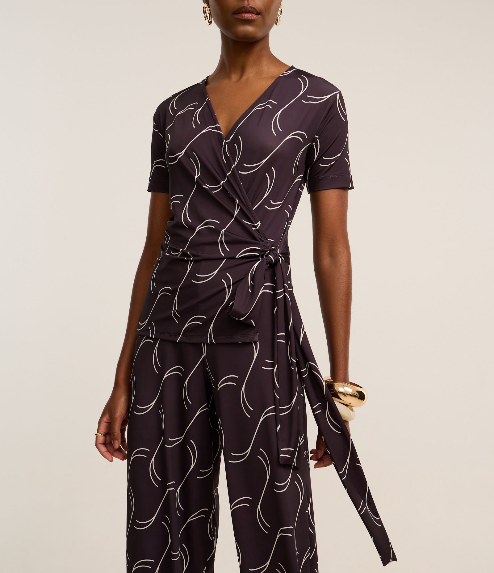 Macacão em Microfibra com Estampa Geométrica e Amarração Cinza Escuro 3