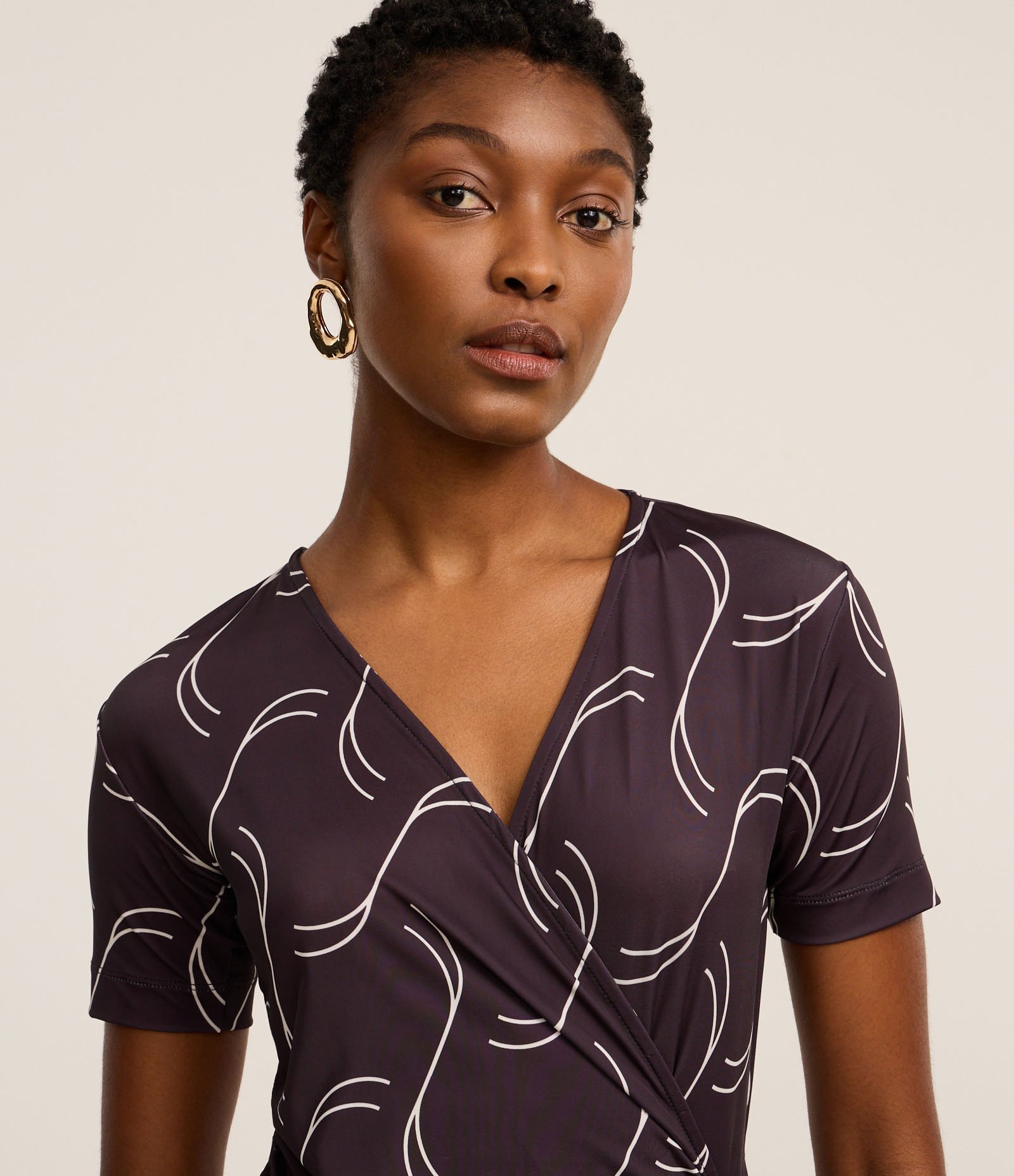 Macacão em Microfibra com Estampa Geométrica e Amarração Cinza Escuro 4