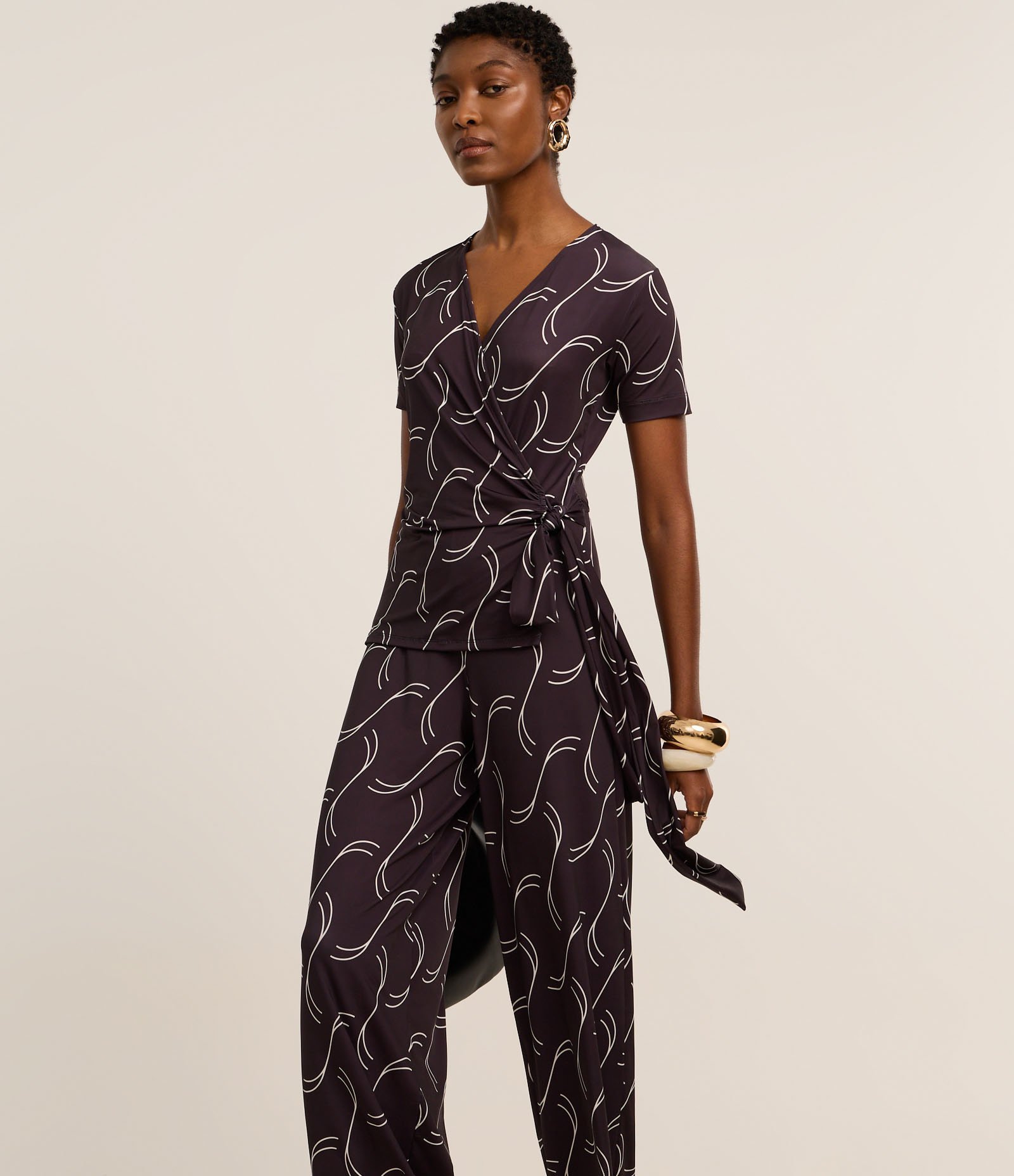 Macacão em Microfibra com Estampa Geométrica e Amarração Cinza Escuro 5