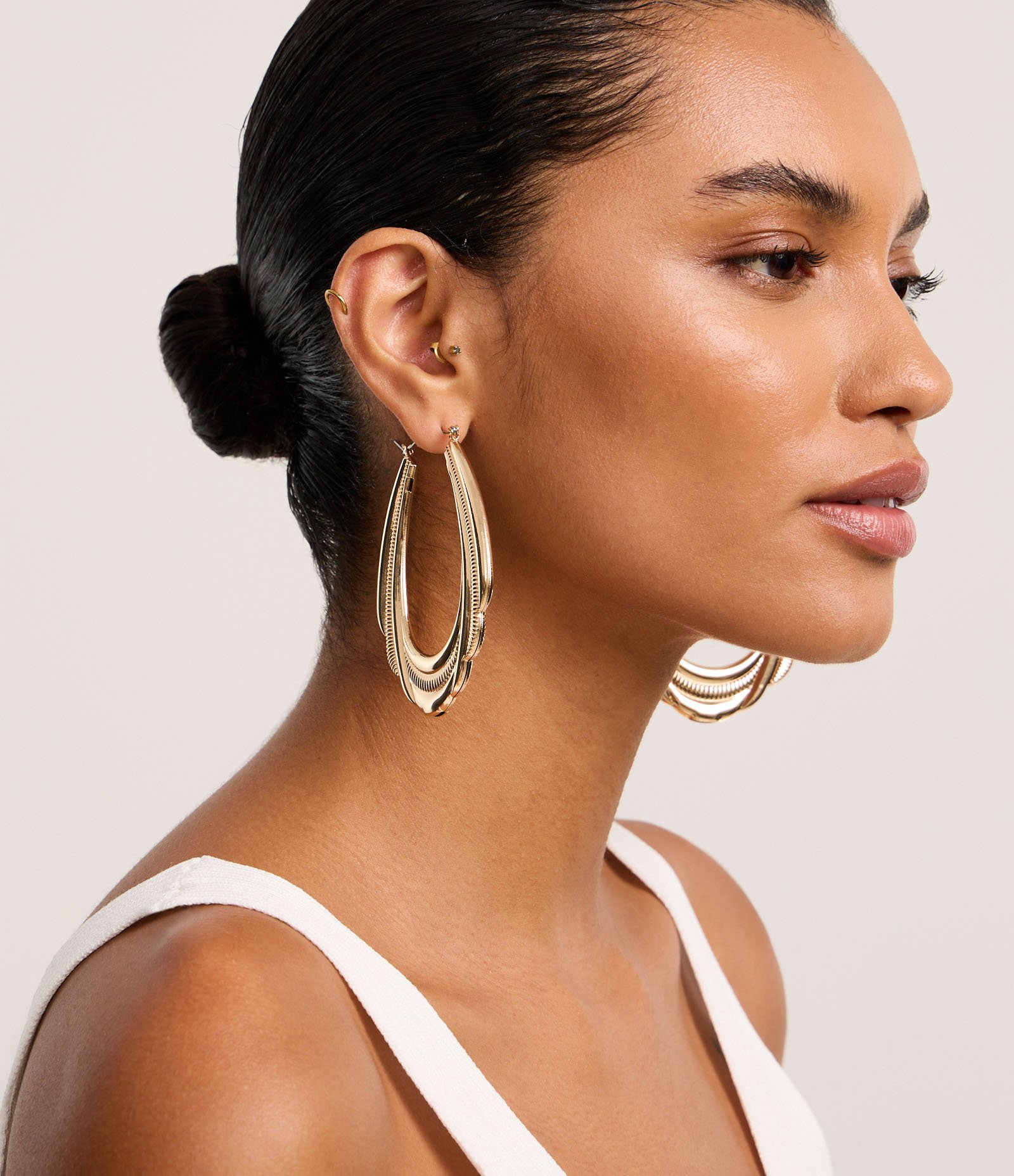 Brinco Maxi Argola Tripla com Textura Rabo de Rato Dourado 1