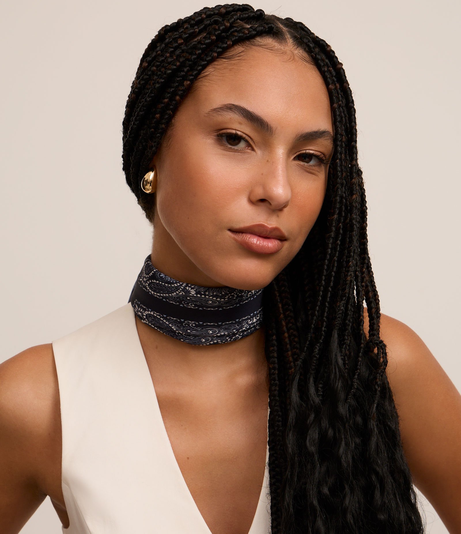 Lenço Retangular em Cetim com Estampa Paisley Azul Marinho 6