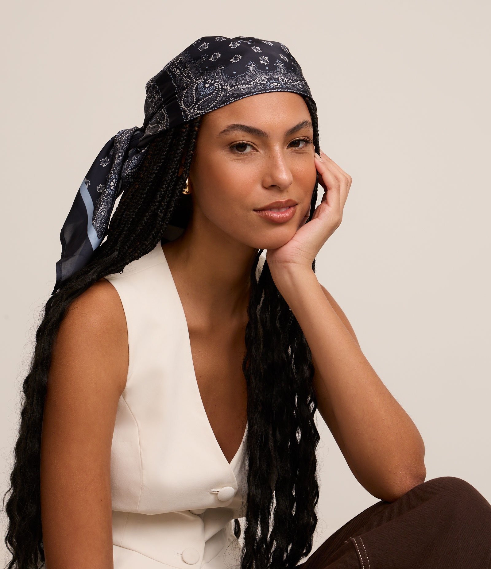 Lenço Retangular em Cetim com Estampa Paisley Azul Marinho 7