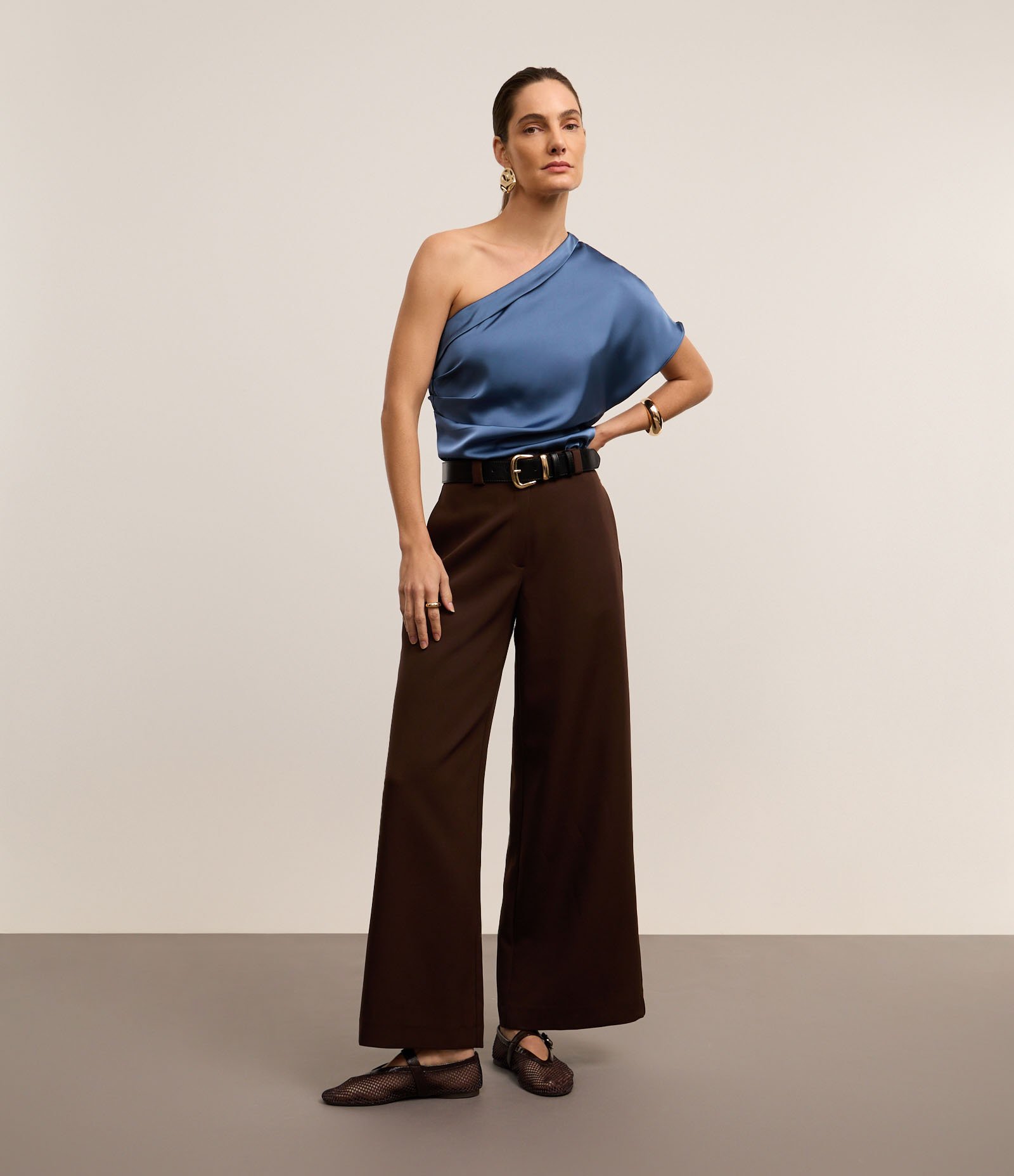 Blusa Ombro Só em Crepe com Manga Curta Azul 2