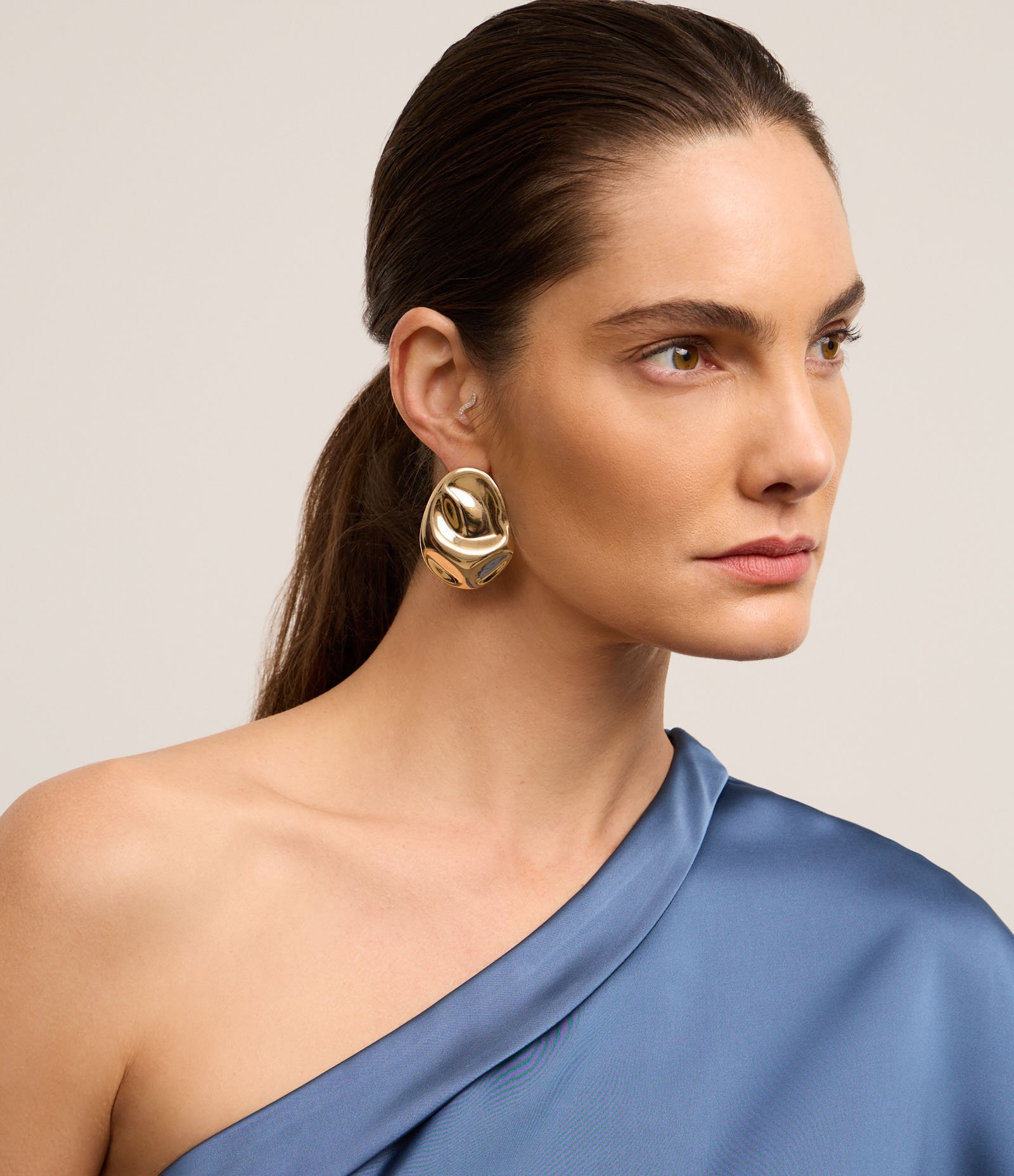 Blusa Ombro Só em Crepe com Manga Curta Azul 4