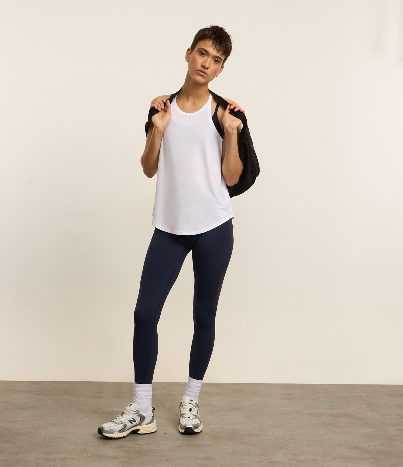 Regata Esportiva em Microfibra com Alças Finas Branco 2