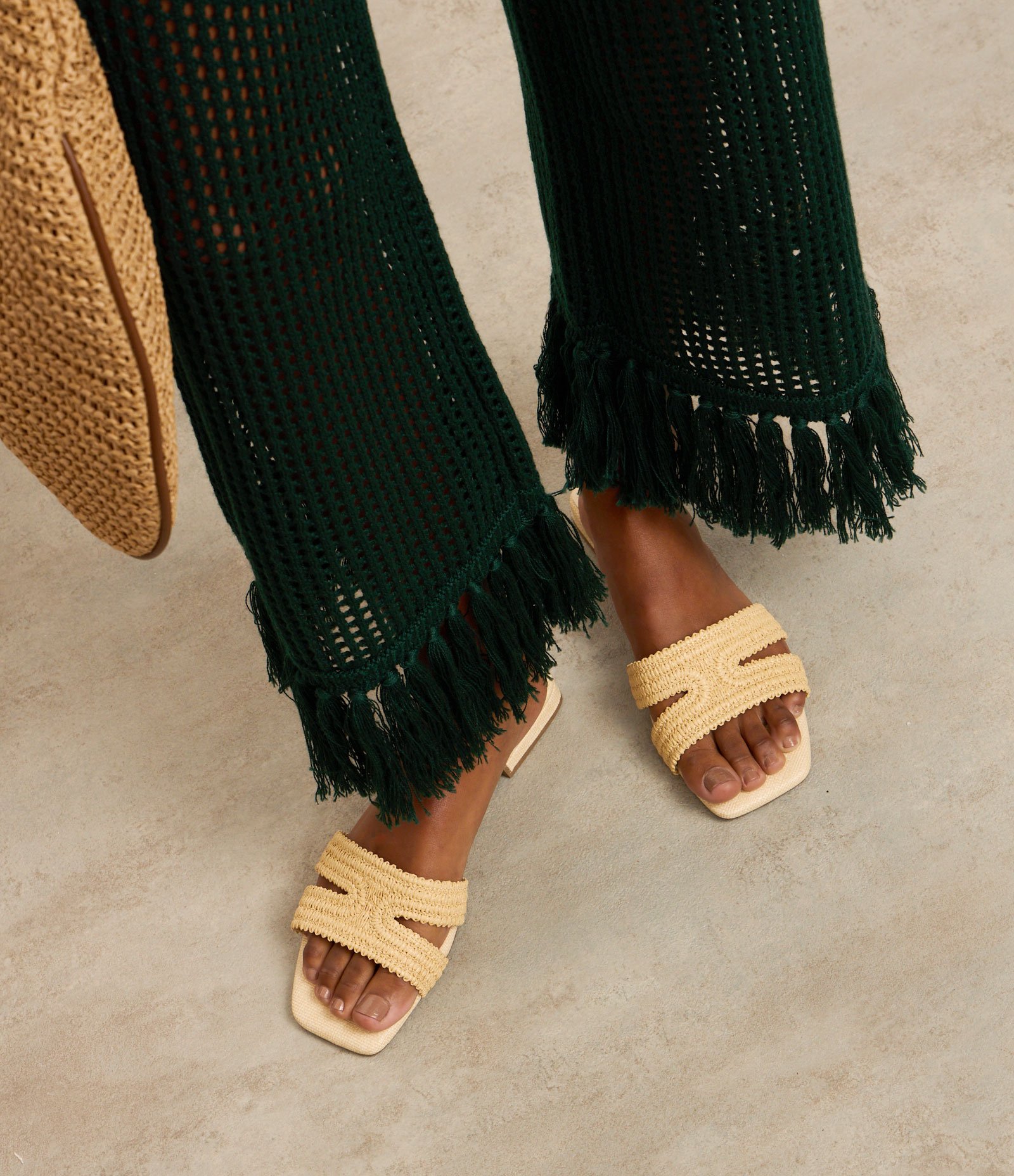 Sandália Rasteira com Tira em H e Efeito Ráfia Bege 6