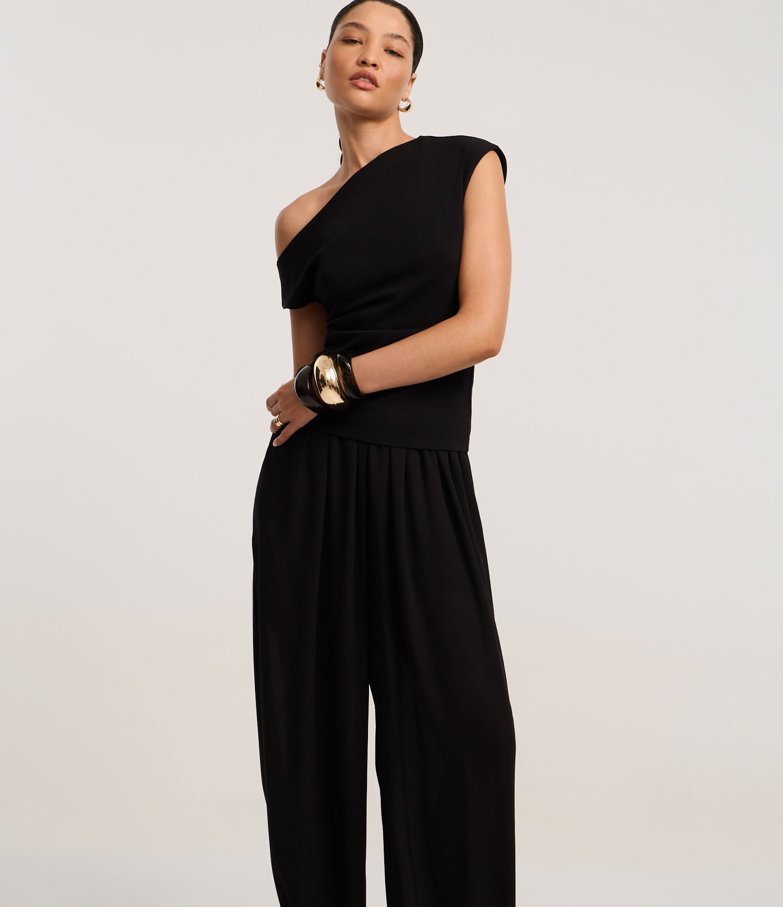 Calça Aladim em Crepe com Cintura Média e Leve Transparência Preto 2