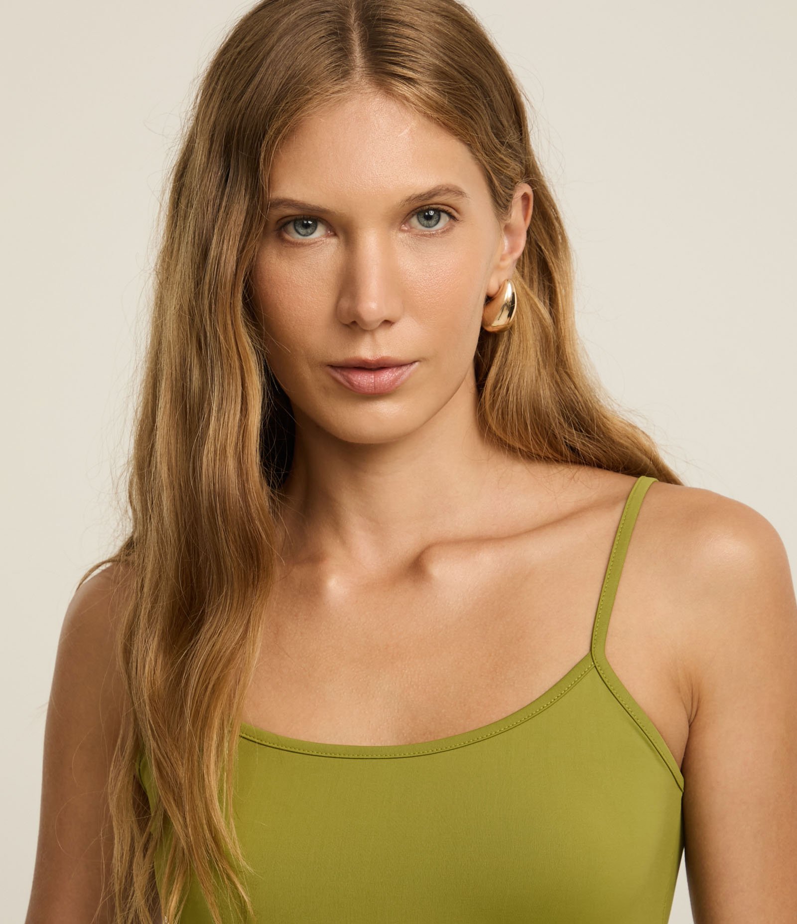 Blusa Básica em Poliamida com Alças Finas Abacate 4