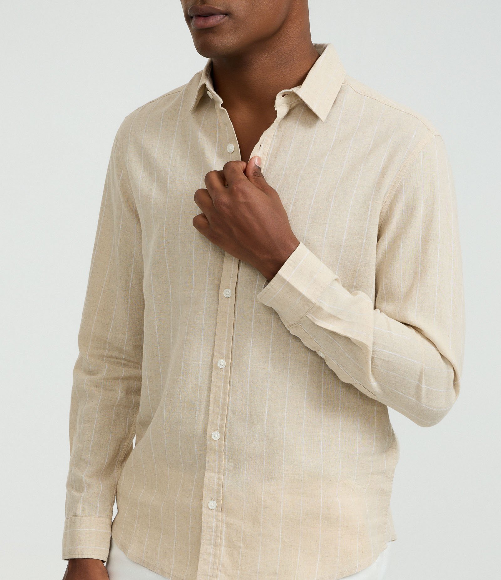 Camisa Regular em Linho com Estampa de Listra Fio Tinto e Texturizada Bege 3