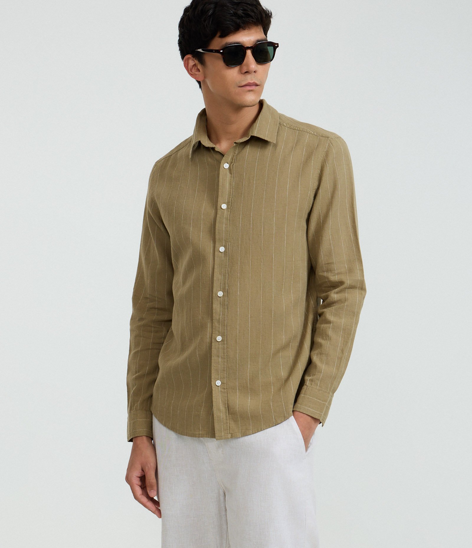 Camisa Regular em Linho com Estampa de Listra Fio Tinto e Texturizada Verde 1