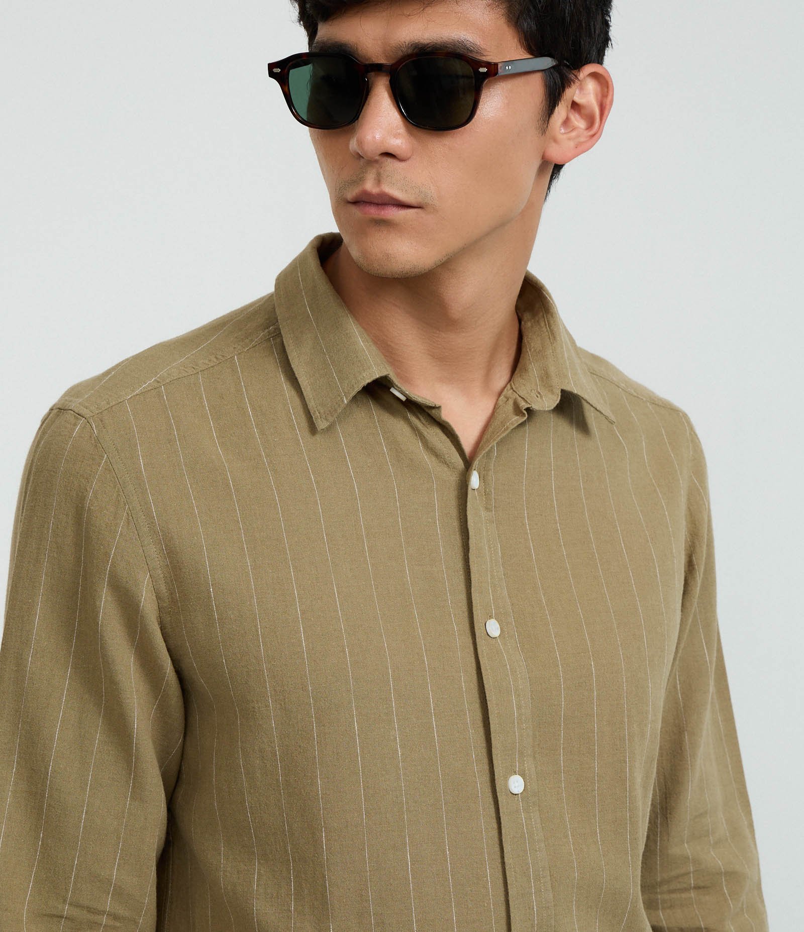 Camisa Regular em Linho com Estampa de Listra Fio Tinto e Texturizada Verde 4