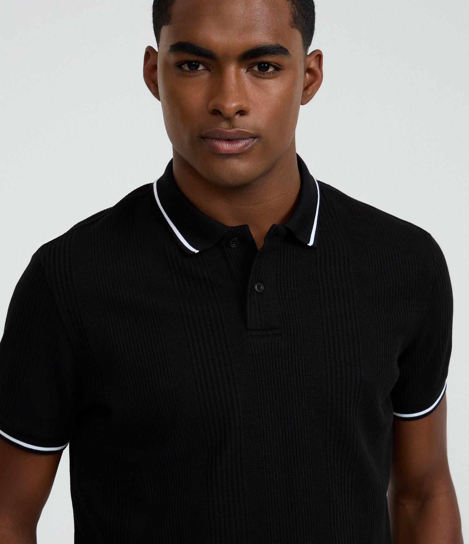 Polo Regular com Textura de Listras e Frisos Contrastantes Preto 4